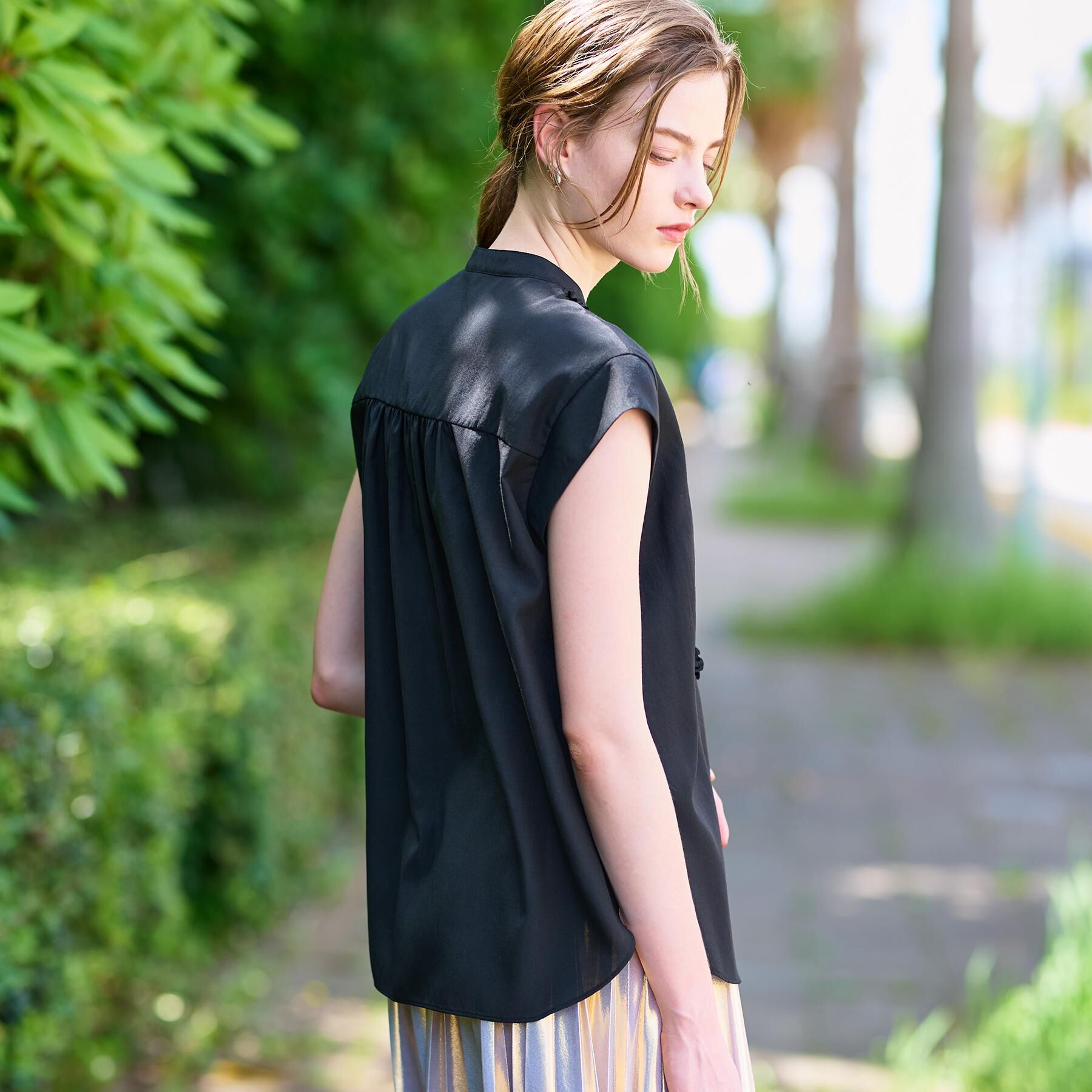 DRESSTERIOR「【撥水/UVカット/接触冷感】バンドカラーフレンチスリーブフリルブラウス」|シャツ・ブラウス|