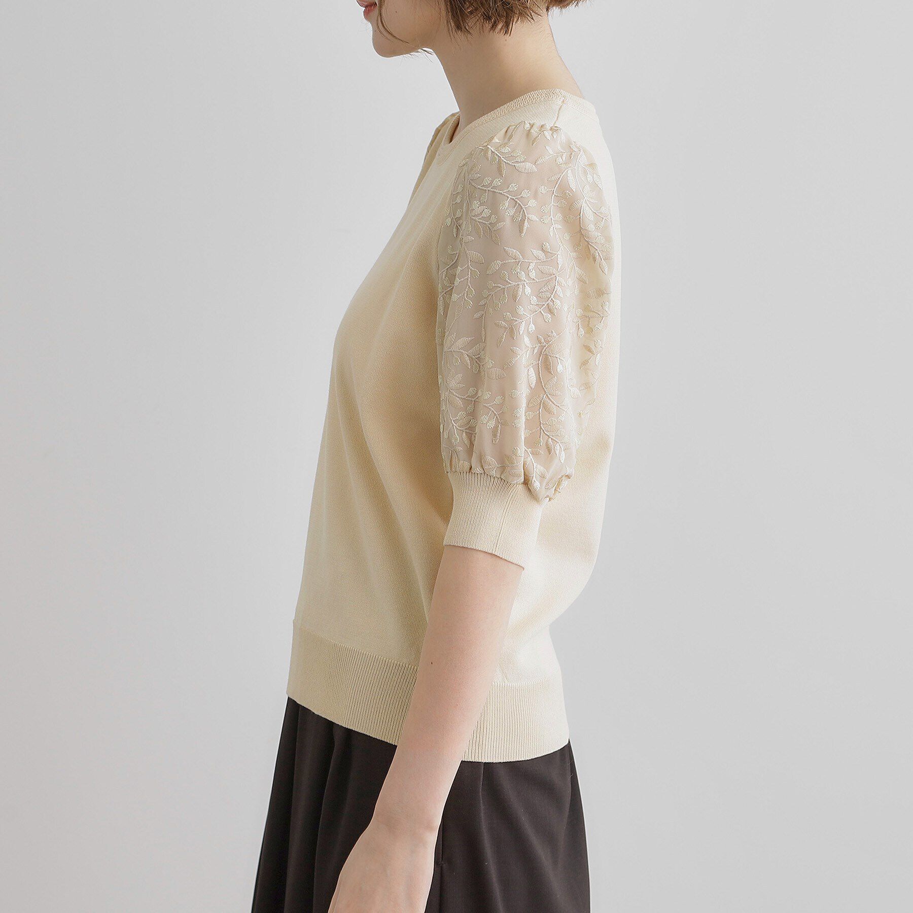 grove「ほんのり透ける抜け感がポイント！袖刺繍5分袖プルオーバー」|ニット・セーター|