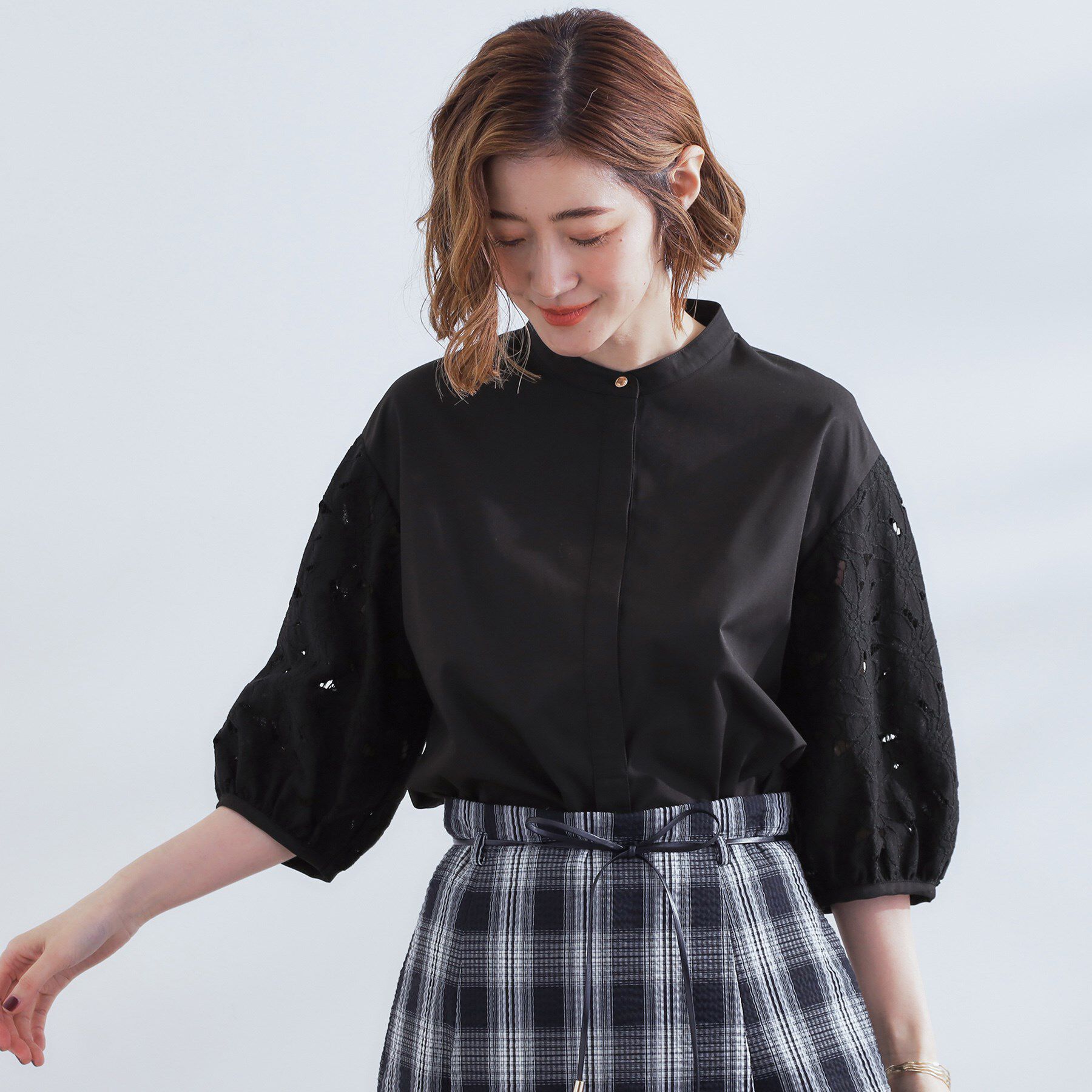 grove「【サスティナブル原料/二の腕カバー】華やか袖刺繍ブラウス」|シャツ・ブラウス|ブラック(019)