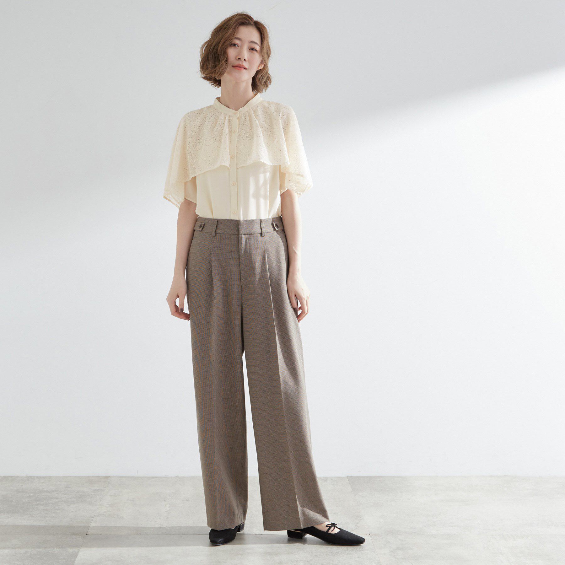 grove「透け感と刺繍で魅せる　ペイズリー刺繍ケープブラウス」|シャツ・ブラウス|