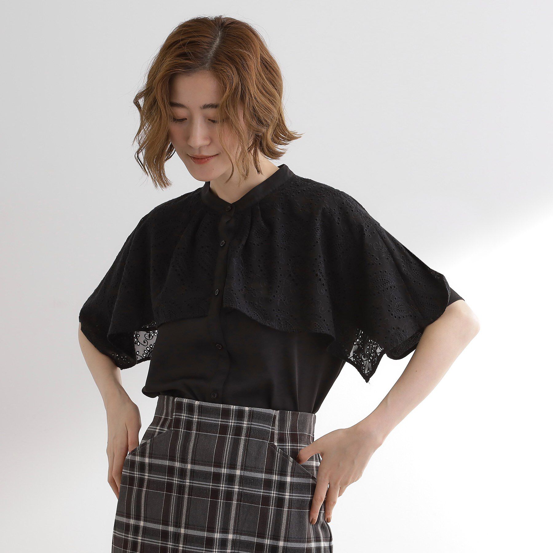 grove「透け感と刺繍で魅せる　ペイズリー刺繍ケープブラウス」|シャツ・ブラウス|