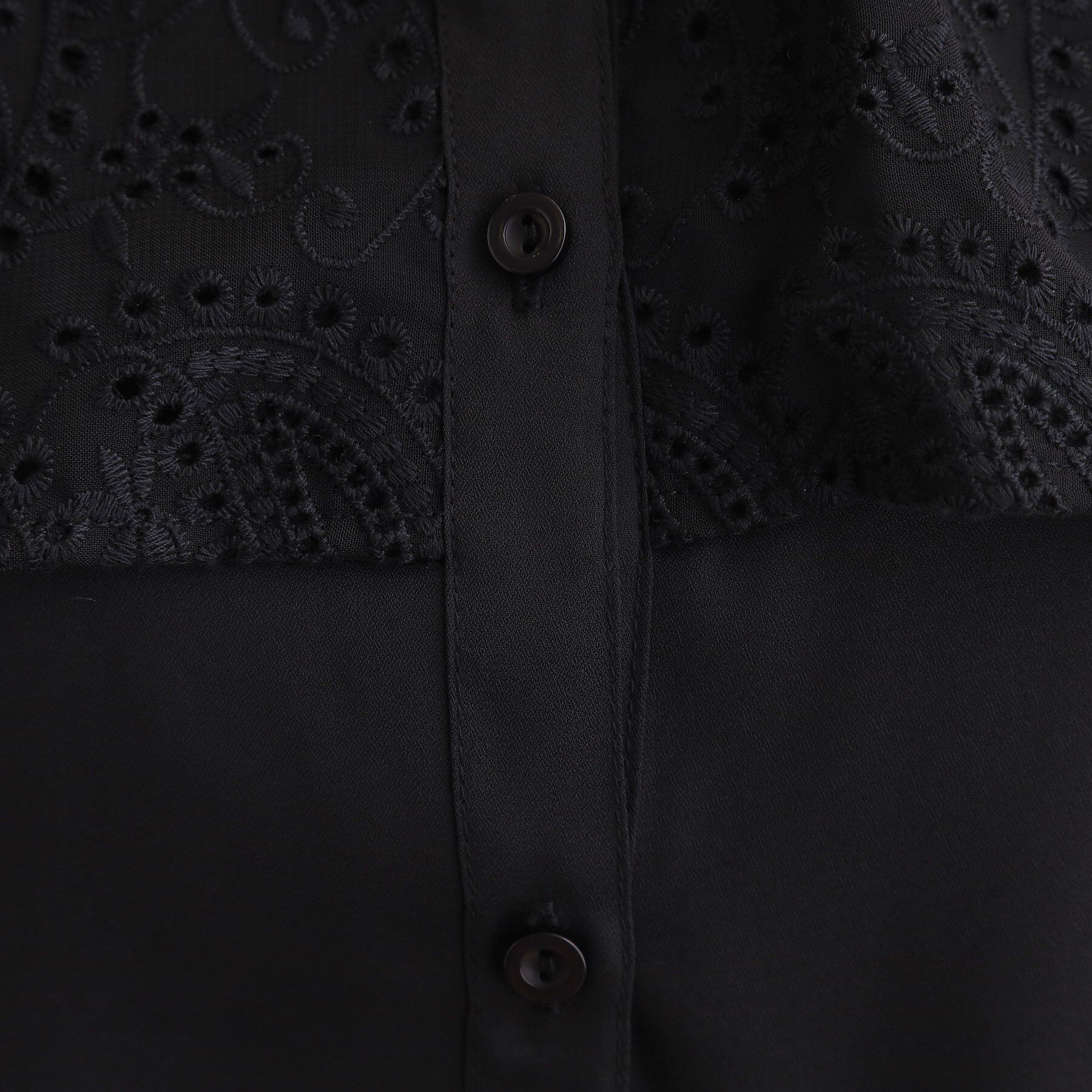 grove「透け感と刺繍で魅せる　ペイズリー刺繍ケープブラウス」|シャツ・ブラウス|