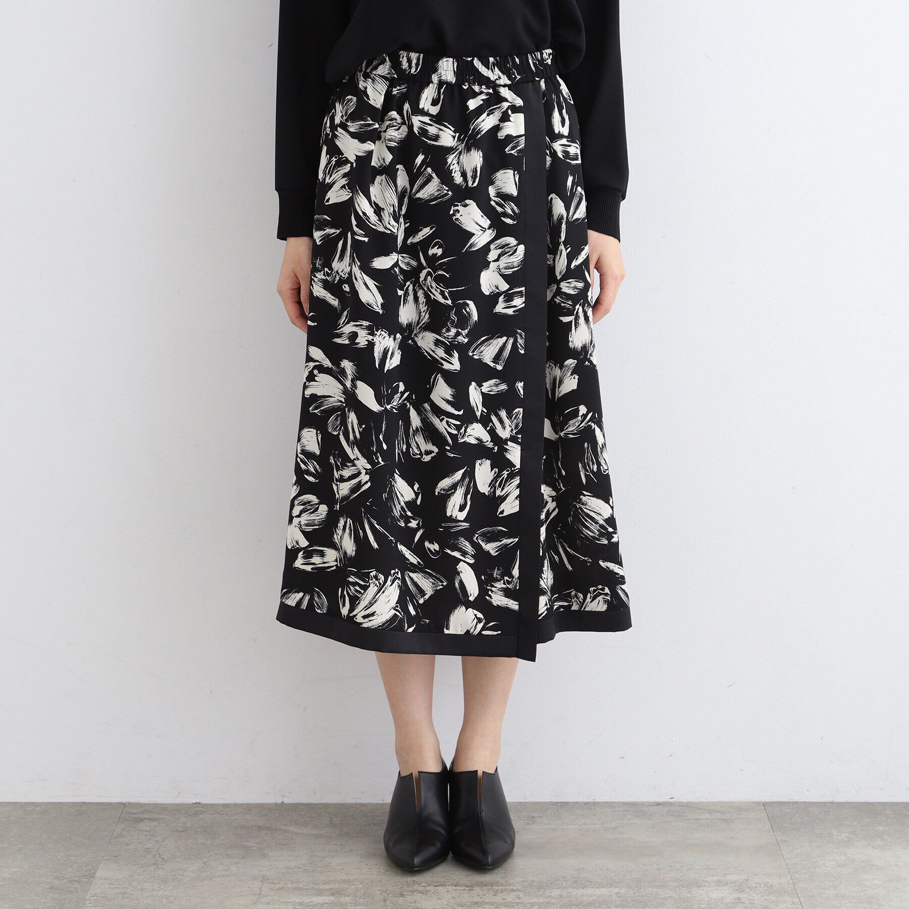 INDIVI「【洗える/日本製】ブラッシュドフラワー柄ラップ風スカート」|スカート|