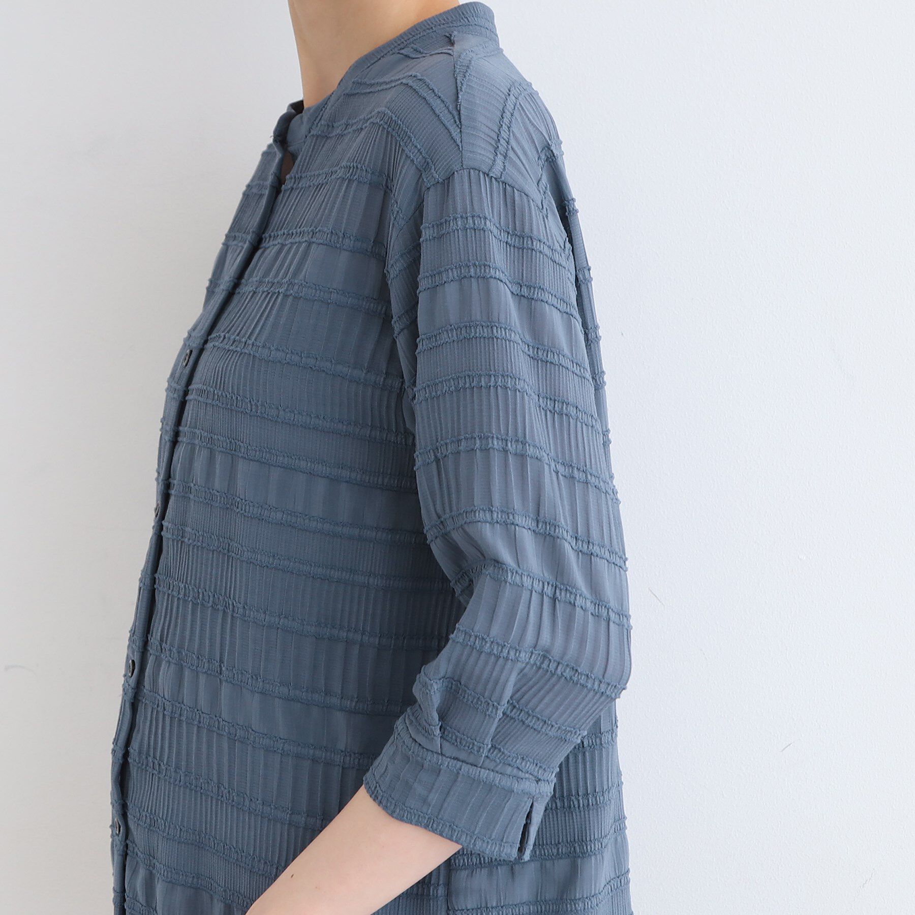 INDIVI「【洗える】シャーリングバンドカラーブラウス」|シャツ・ブラウス|