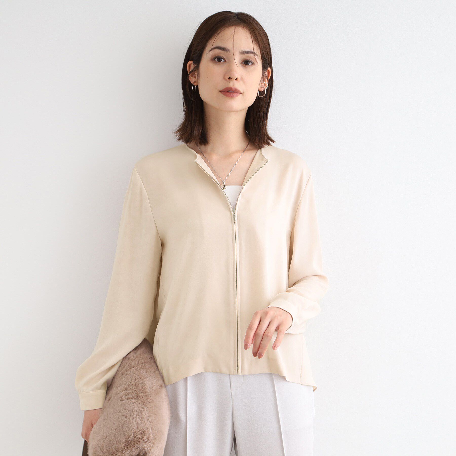 INDIVI「【洗える／UVケア】スエード調サテンジップブラウス」|シャツ・ブラウス|