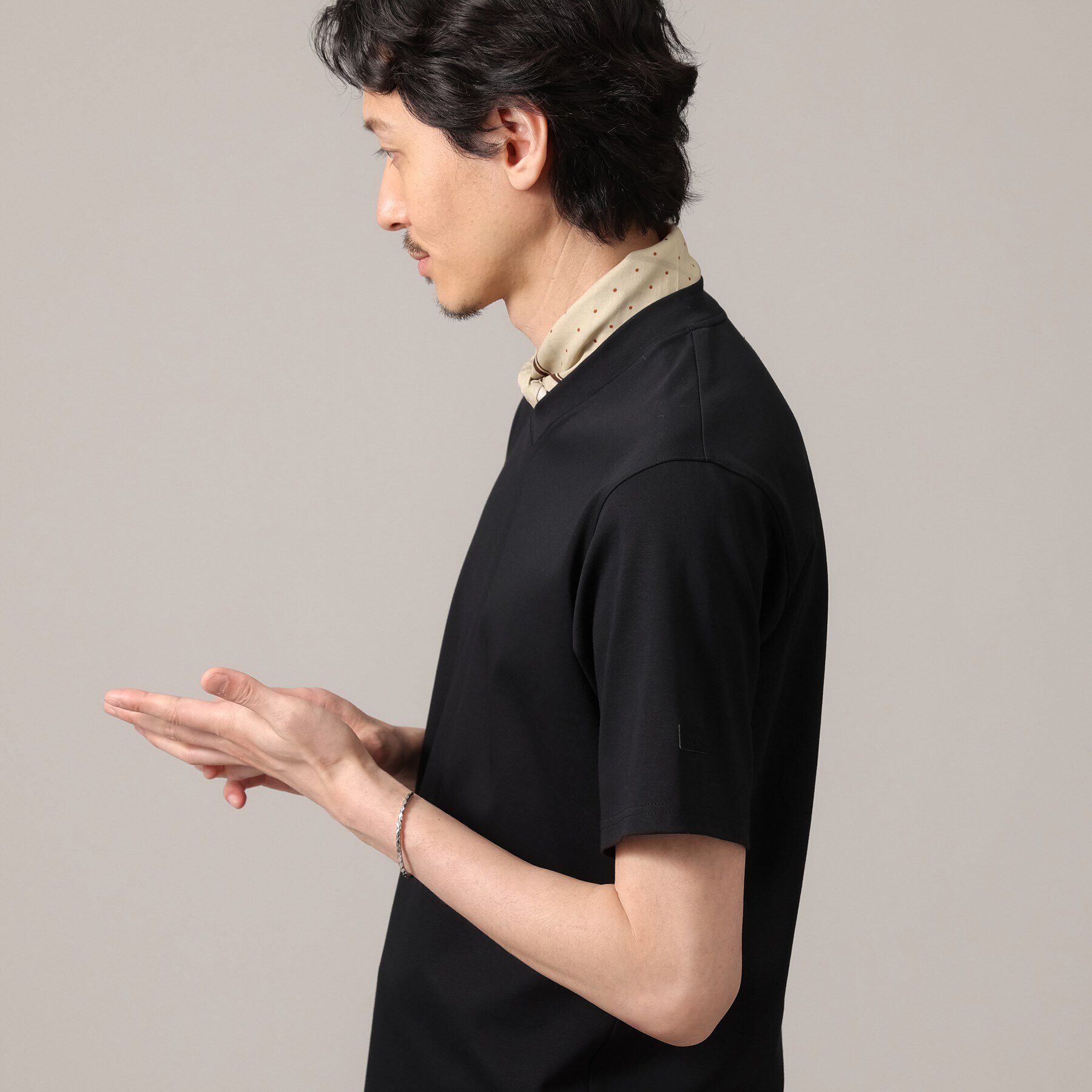 TAKEO KIKUCHI「【抗菌防臭】ジャケットインナー 半袖 Vカットソー」|Tシャツ・カットソー|