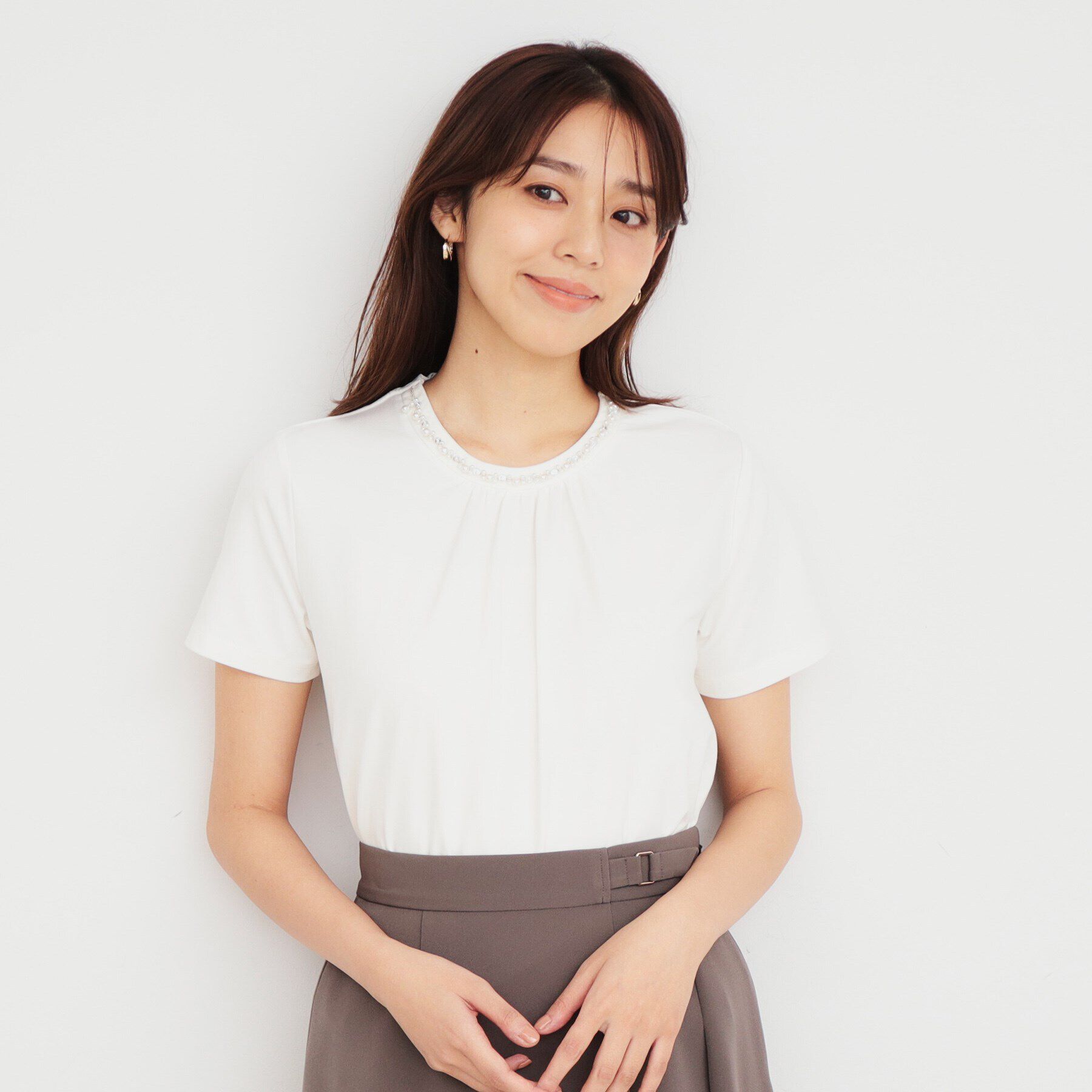 index「UV ストレッチポンチビジューネックトップス【接触冷感/洗濯機洗い可】」|Tシャツ・カットソー|オフホワイト(003