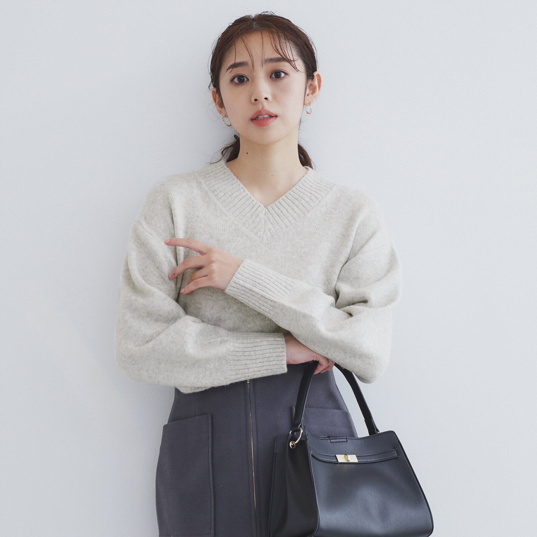 index「《6color》ラムライクVネックニット【洗濯機洗い可】」|ニット・セーター|ライトグレー(011