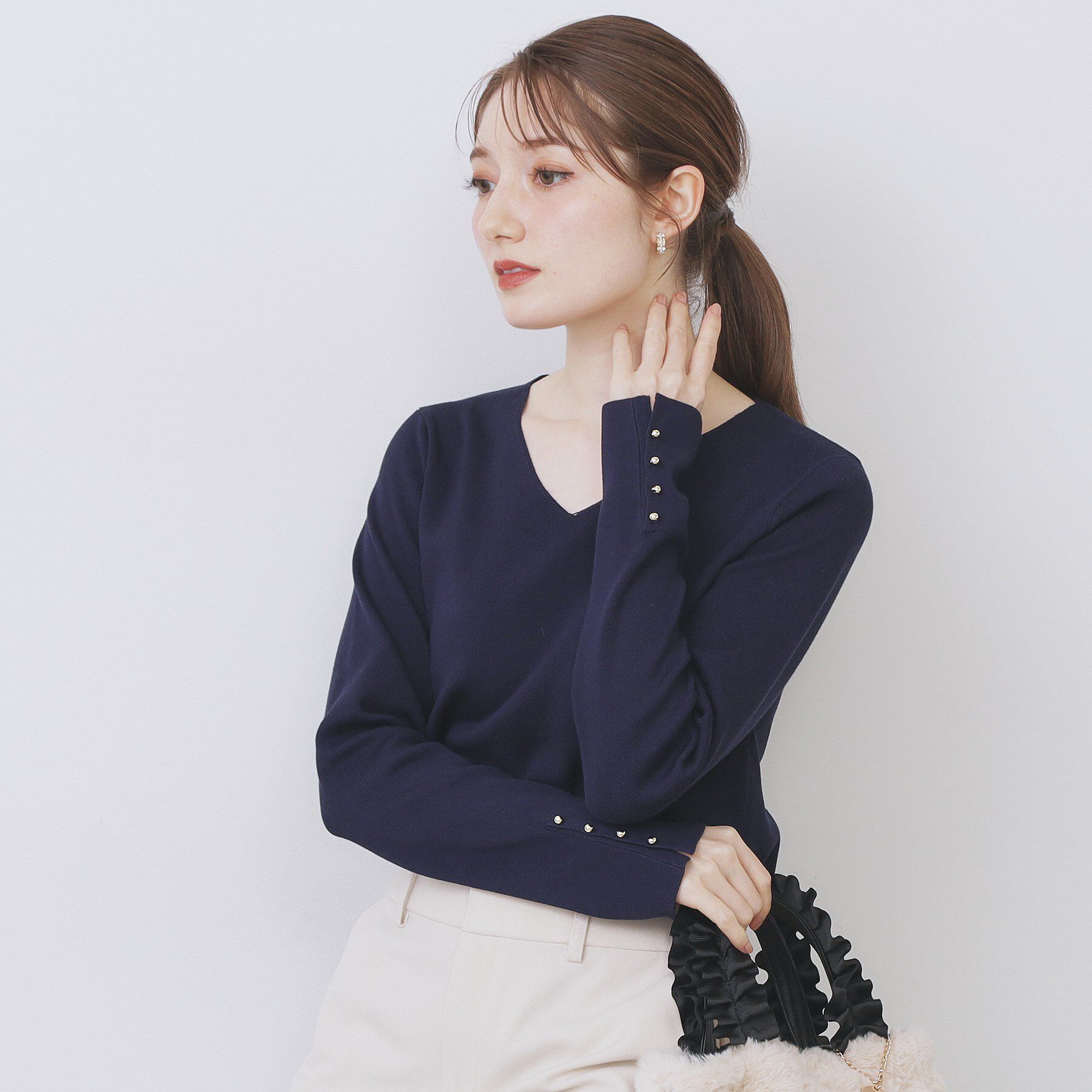 index「ゴールドボタンVネックニット【洗濯機OK】《6col》」|ニット・セーター|