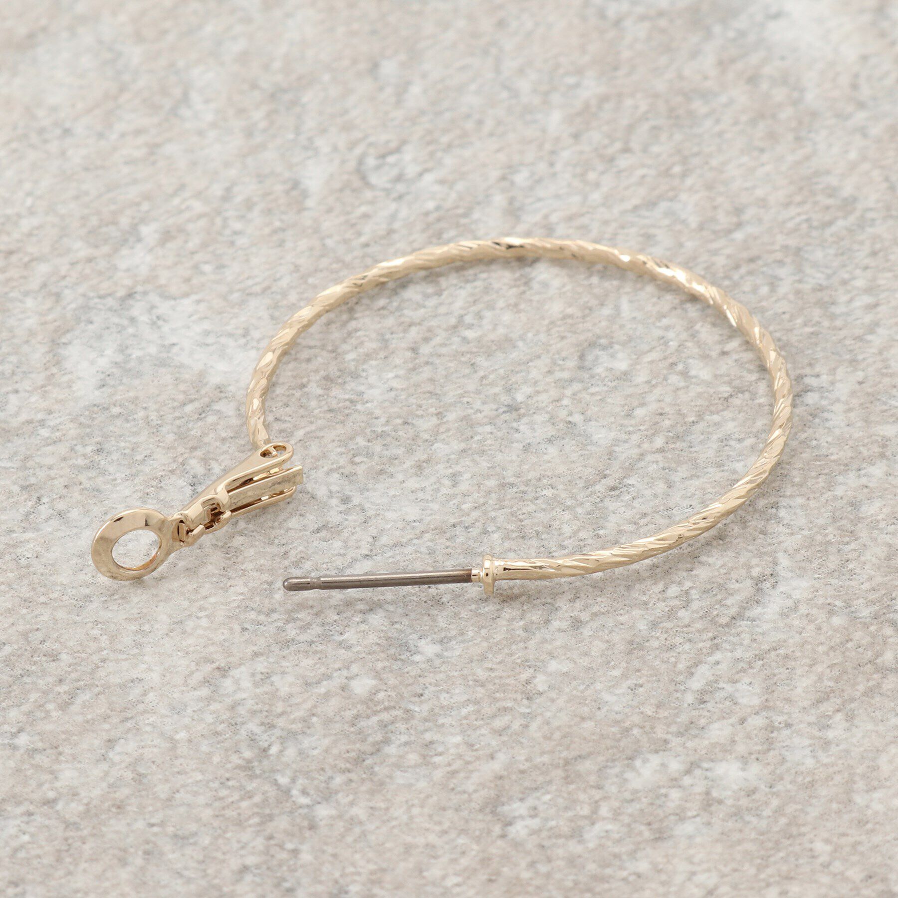 OPAQUE.CLIP「ねじりメタルフープピアス」|ピアス|