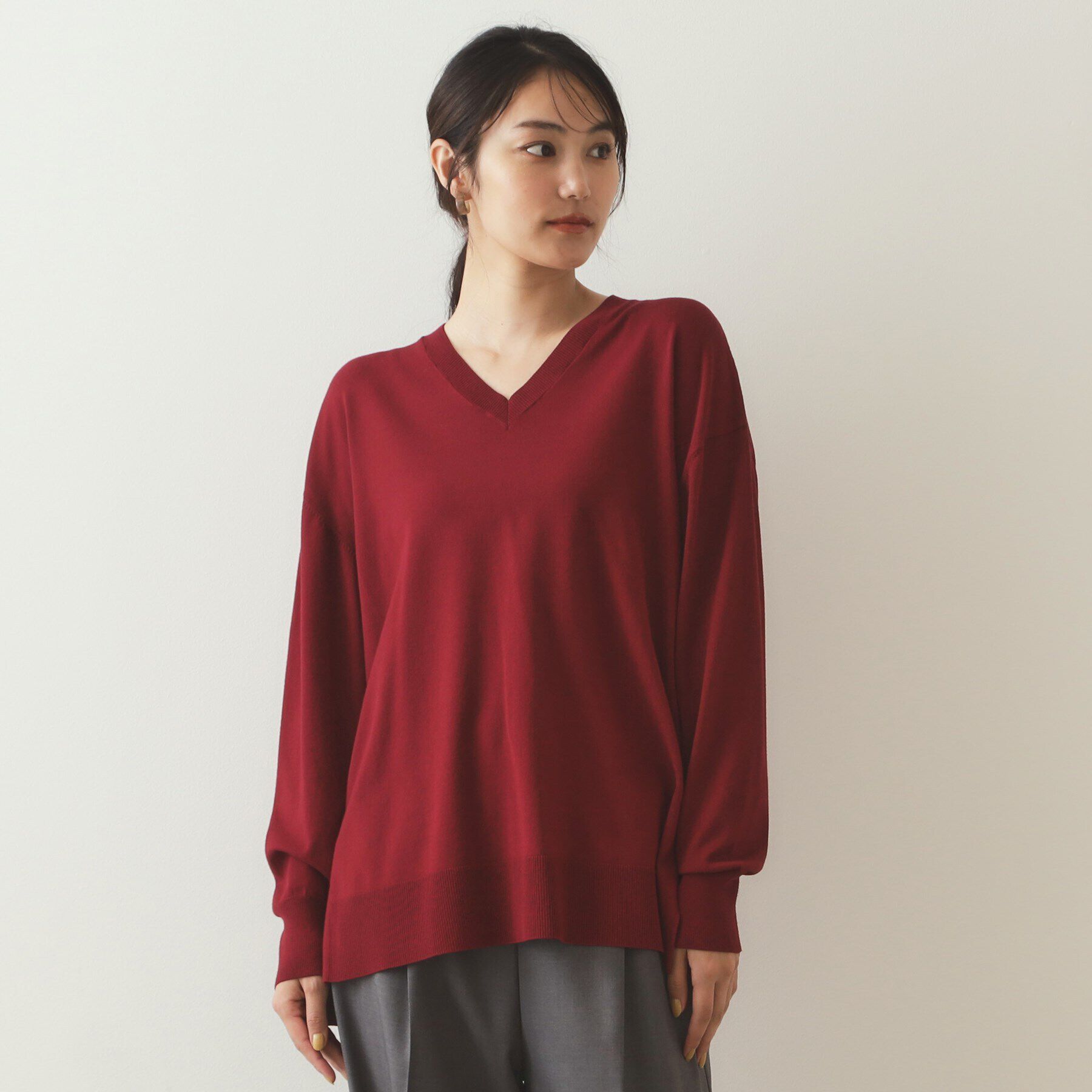 OPAQUE.CLIP「《S-LLsize》Vネックリラクシーニット【洗濯機洗い可/UVケア】」|ニット・セーター|ボルドー(064)