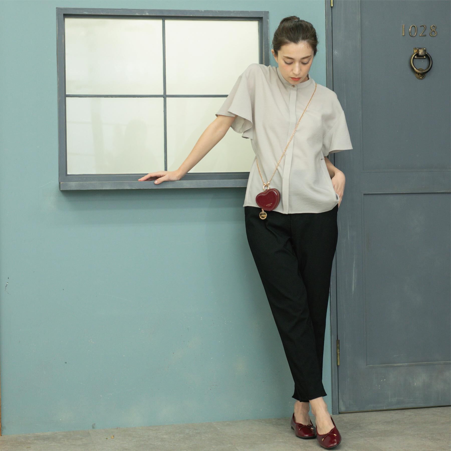 OPAQUE.CLIP「バックフリルバンドカラーブラウス【洗濯機洗い可/吸水速乾/接触冷感】」|シャツ・ブラウス|