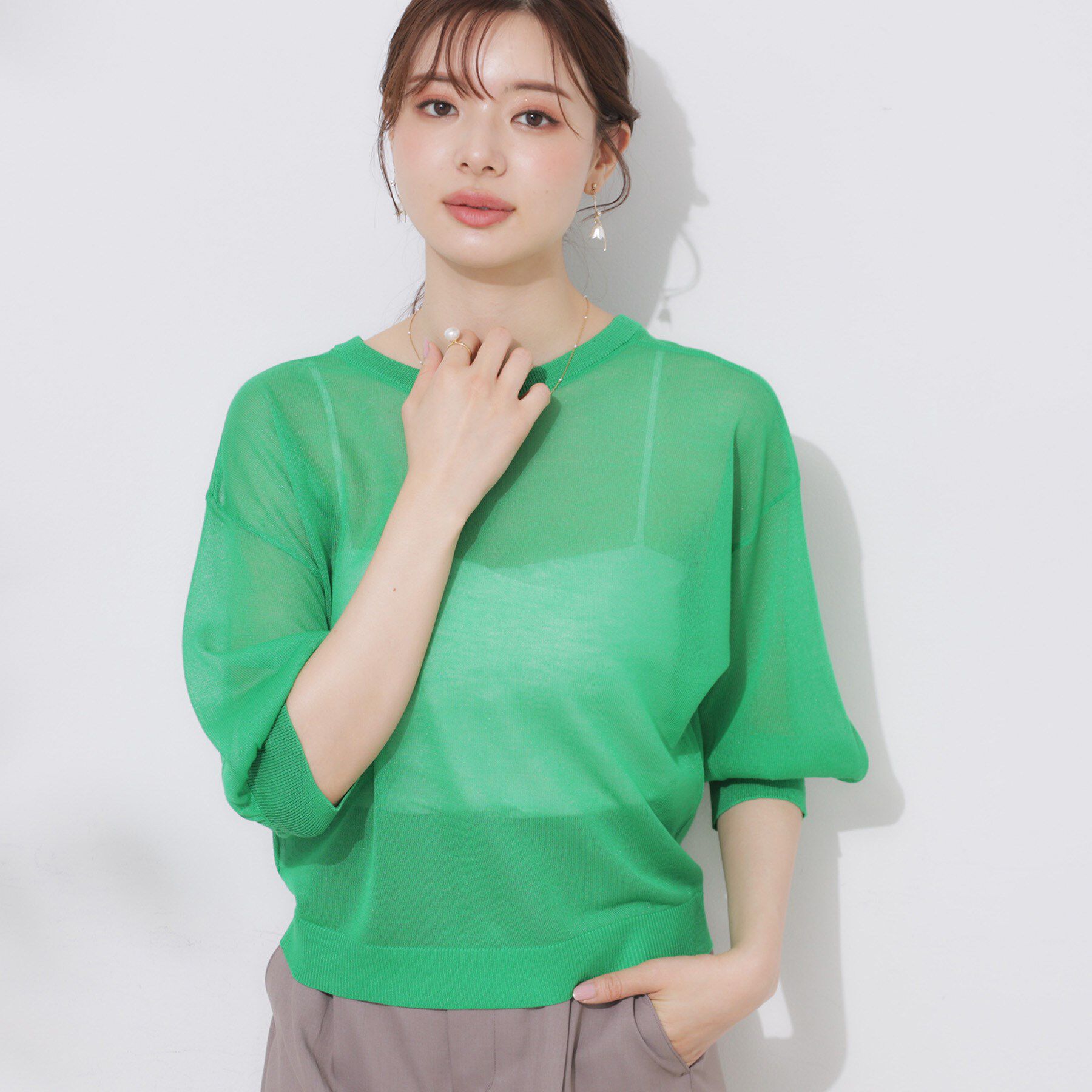 Couture broach「【前後2WAY・二の腕カバー】ダブルパール調釦5分袖シアーカーディガントップス」|カーディガン|