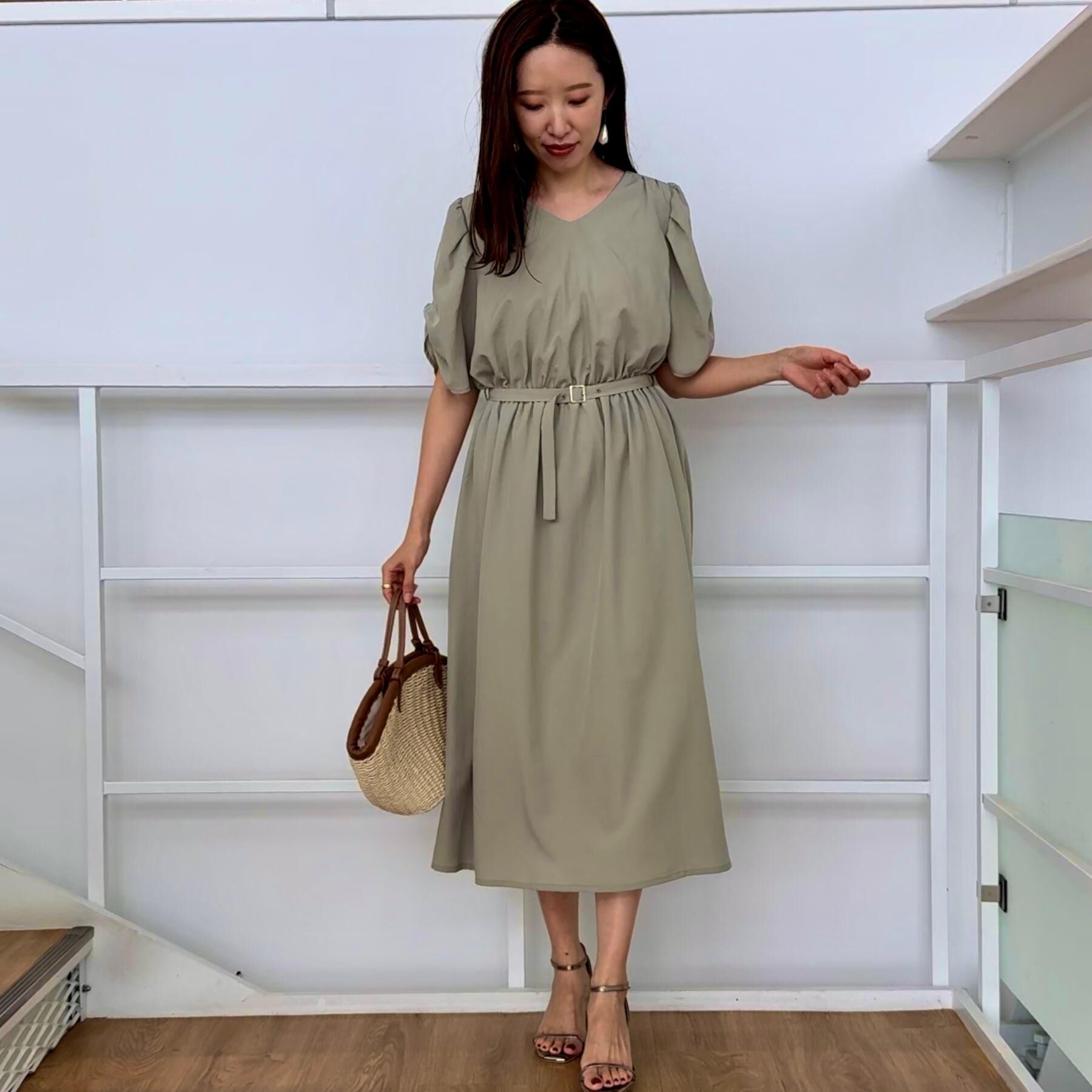 Couture broach「【マシンウォッシャブル・二の腕カバー】ウエストベルトVネックワンピース」|ワンピース|