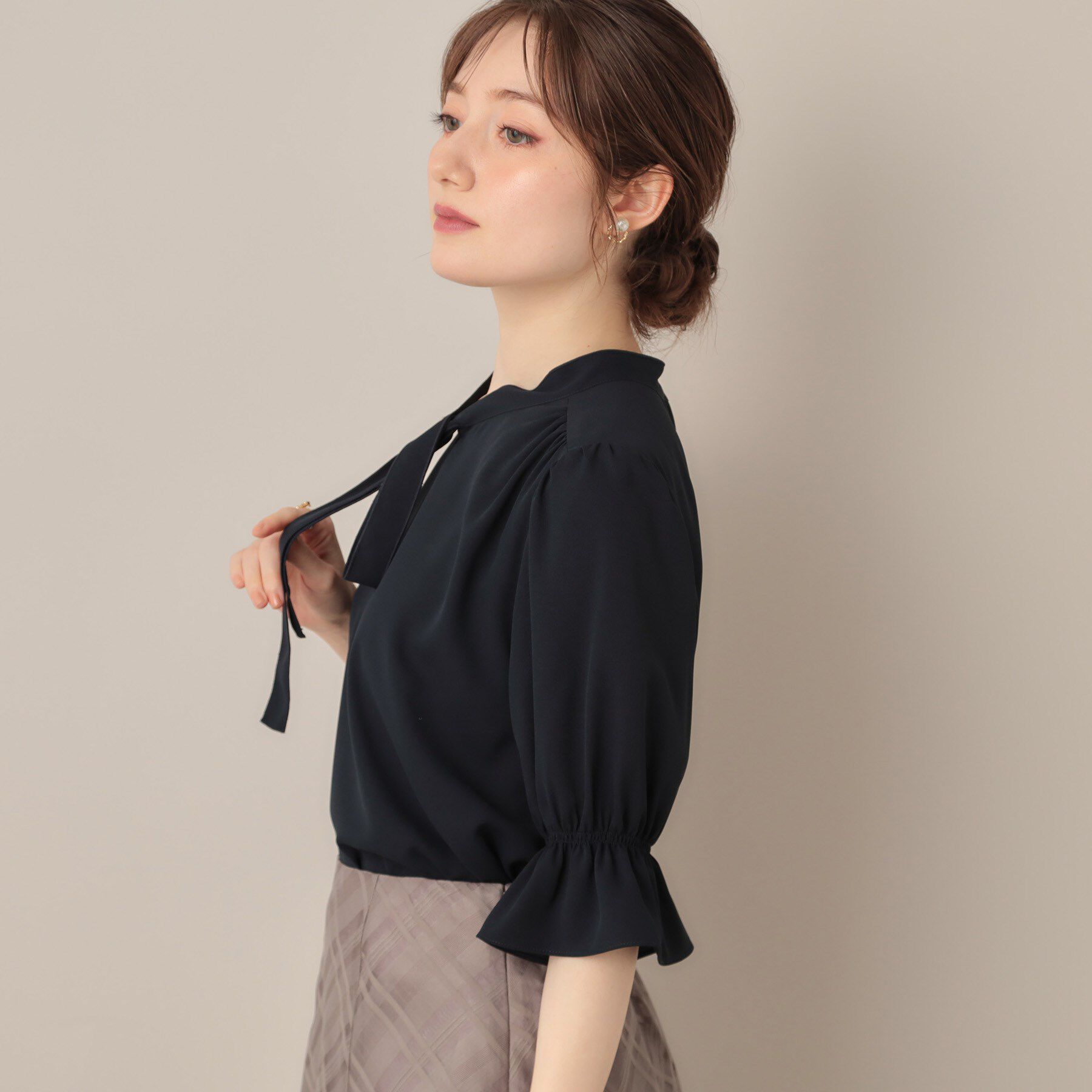 Couture broach「【大人可愛い・5分袖・通勤】デザインタイブラウス」|シャツ・ブラウス|