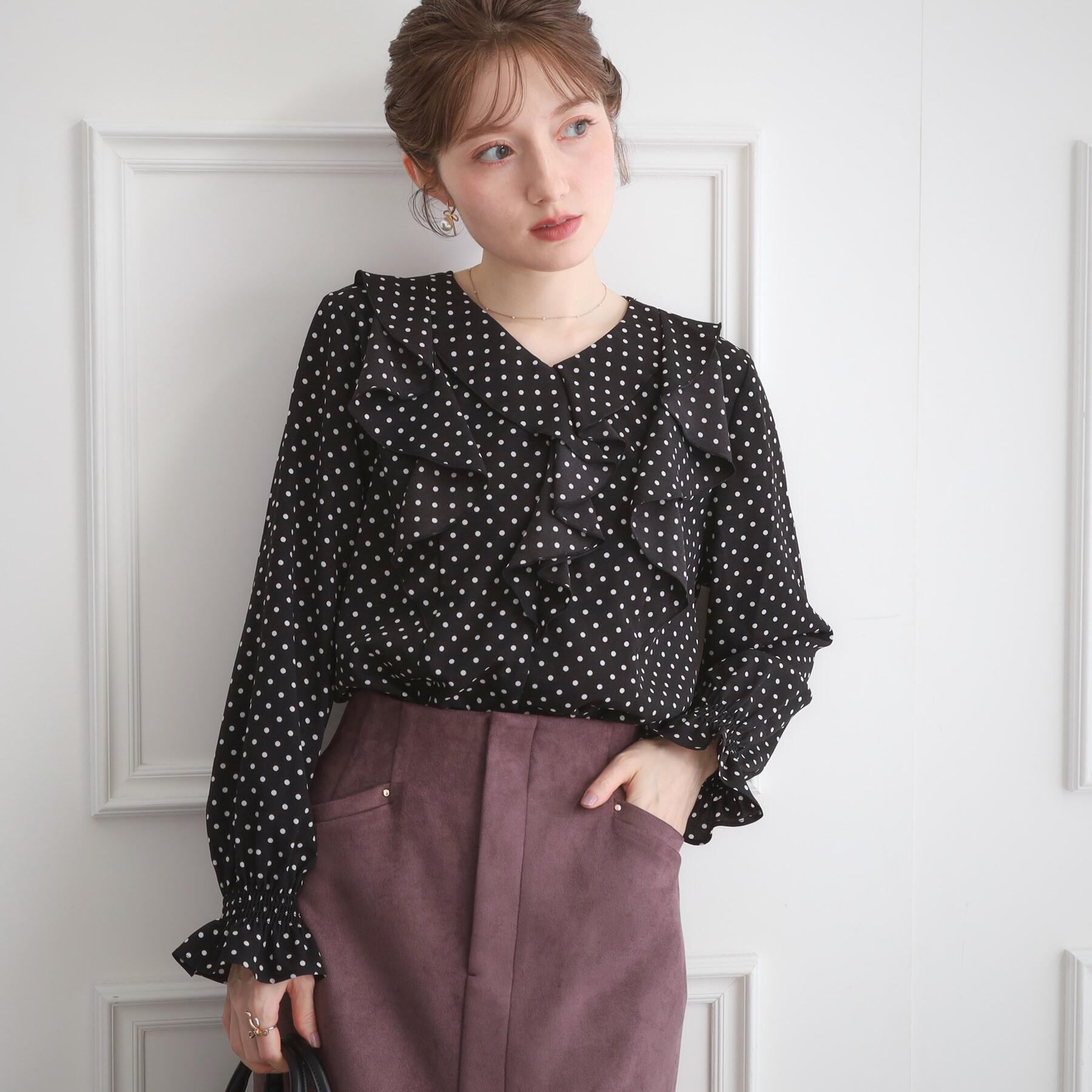 Couture broach「【大人可愛い・通勤】ラッフルフリルブラウス」|シャツ・ブラウス|ブラック(119)