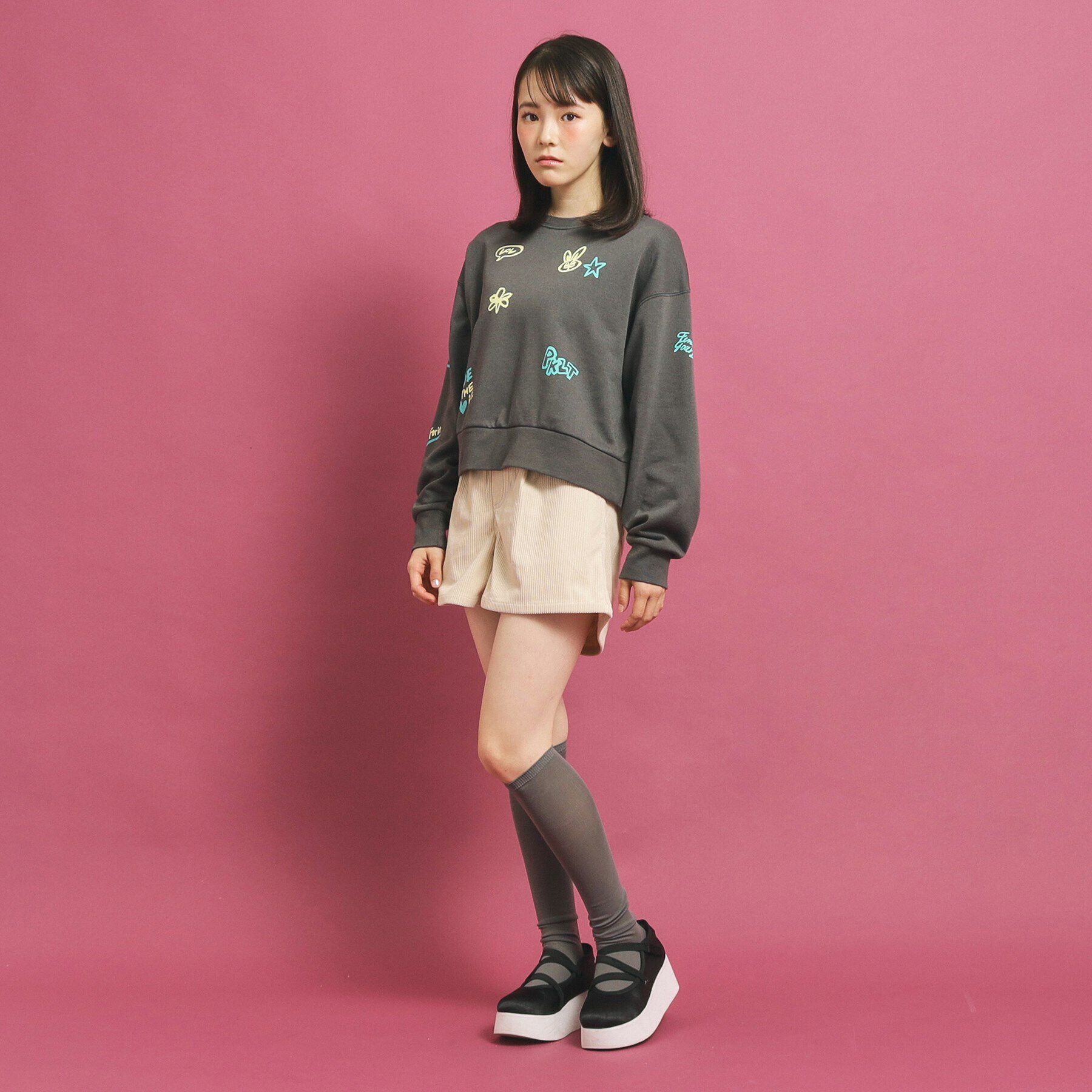 PINK-latte「落書き風プリント短丈プルオーバー」|Tシャツ・カットソー|