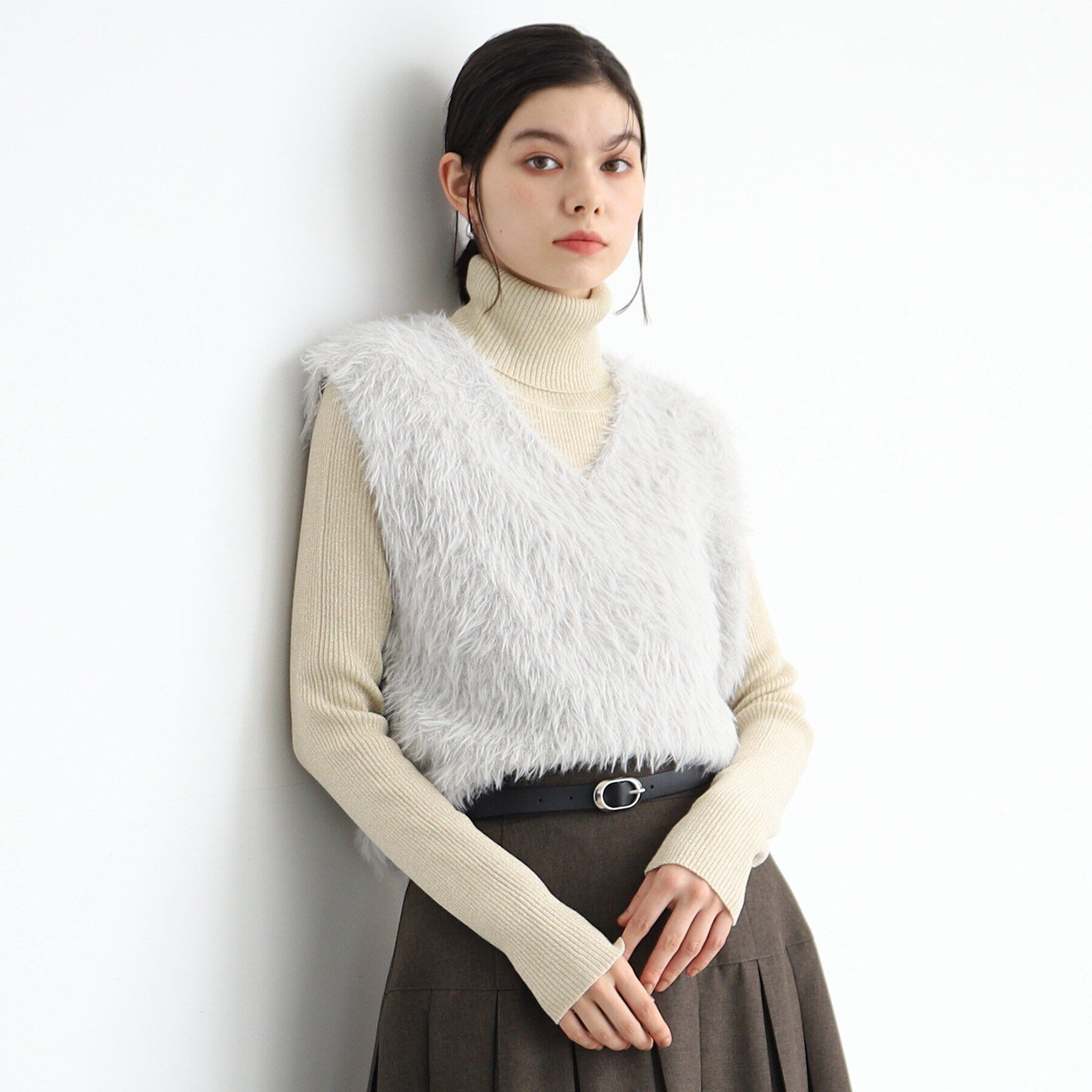 THE SHOP TK「【ヒルナンデス！で紹介】Vネックフェザーベスト/洗える」|ベスト・ジレ|ｸﾞﾚｰｼﾞｭ(050)