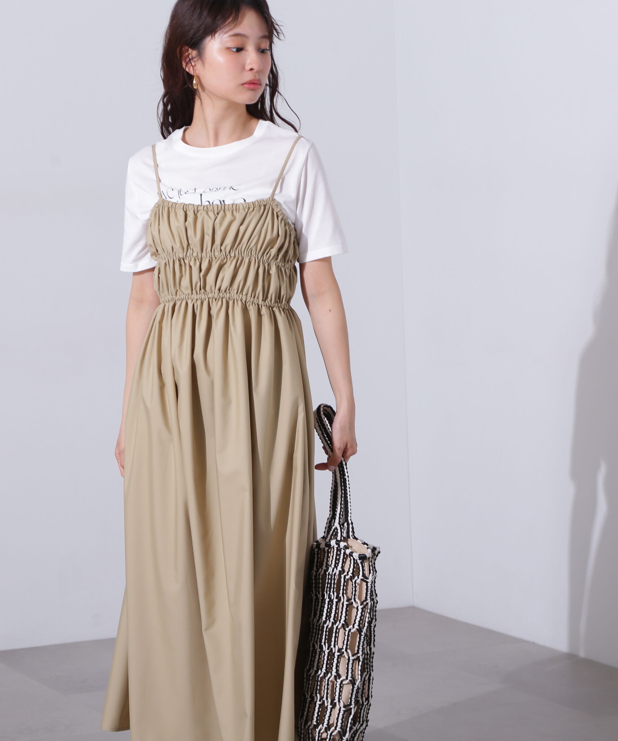  「バックオープンギャザーキャミワンピース」|ワンピース|ベージュ