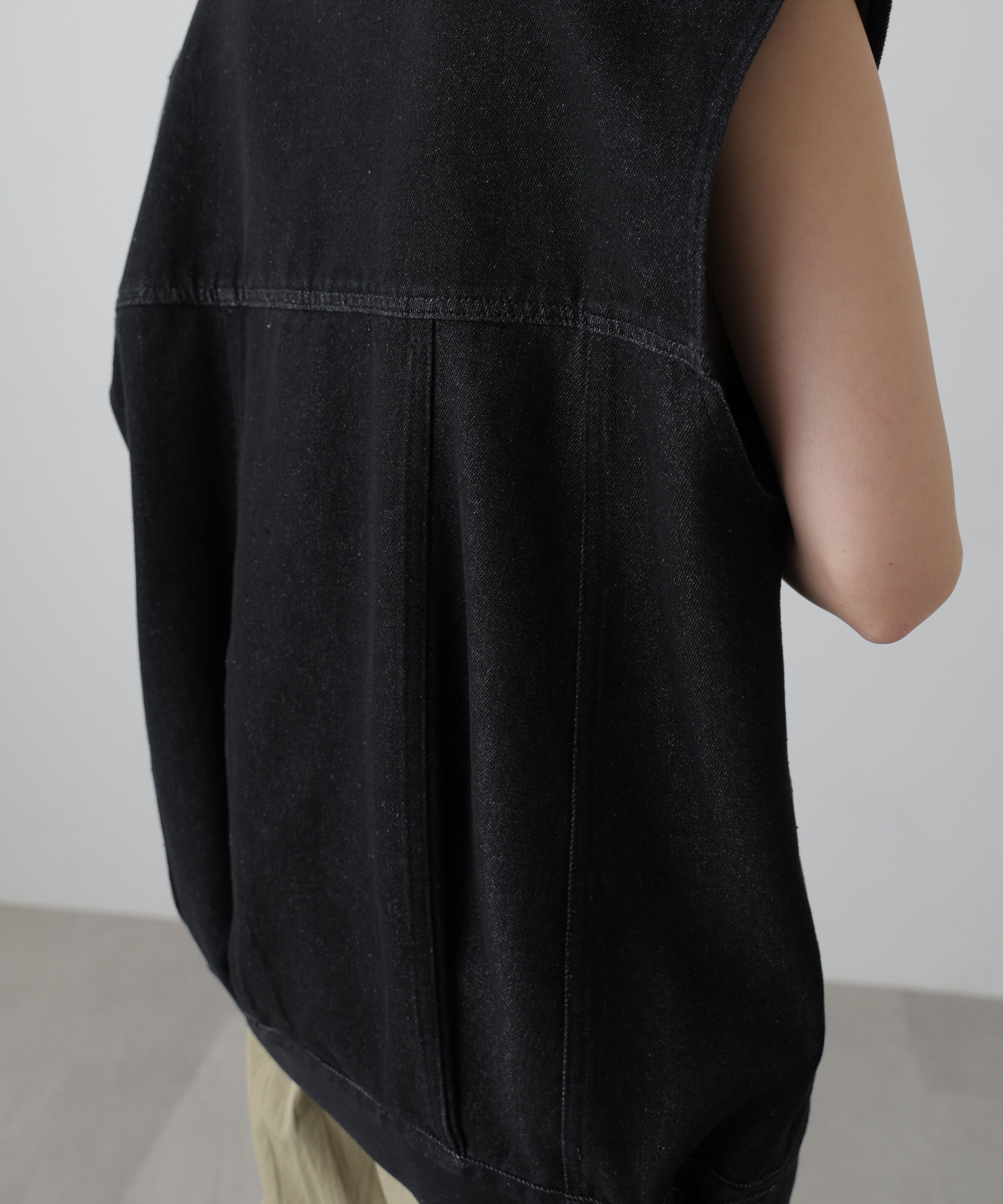  「ミドル丈デニムベスト」|ブルゾン・スタジャン|