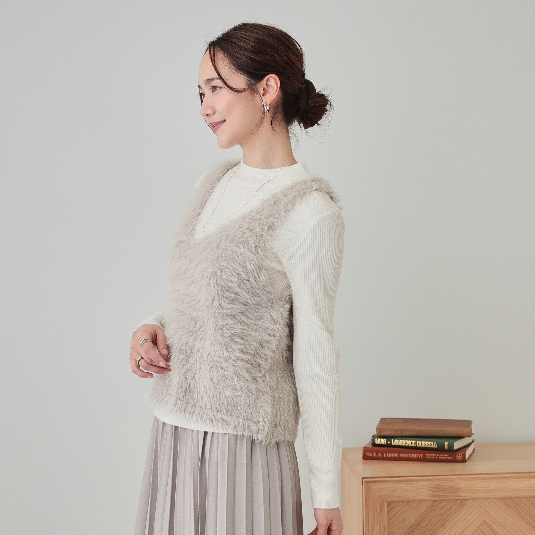 SHOO･LA･RUE「【S-LL/2点セット】大人のフェミニンカジュアルに　フェザー調ベスト+リブニット」|ニット・セーター|
