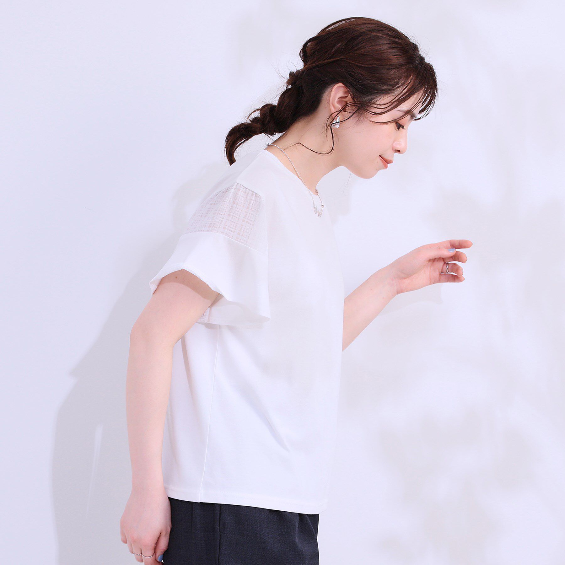 SHOO･LA･RUE「【ひんやり/プチプラ】女性らしさ溢れる お袖シアーフリルトップス」|Tシャツ・カットソー|