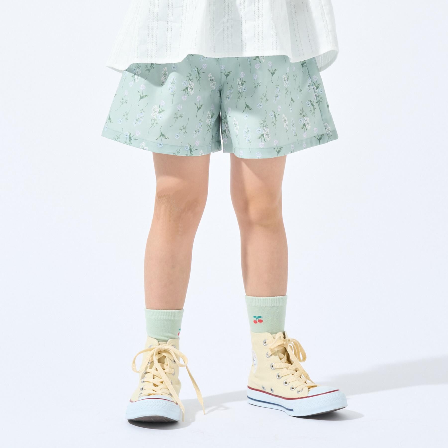 SHOO･LA･RUE「【100-150cm/撥水】上品なボタニカル柄 ハートポケットショートパンツ」|キュロット|ライトグリーン(02