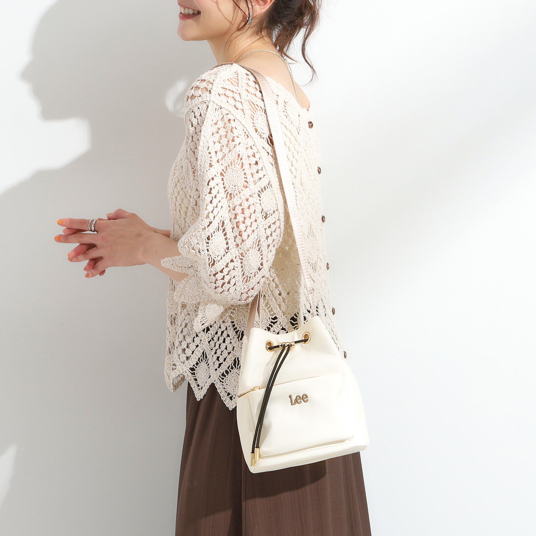 SHOO･LA･RUE「【Lee別注/撥水】巾着ショルダーバッグ」|ショルダー・メッセンジャー|アイボリー(804)