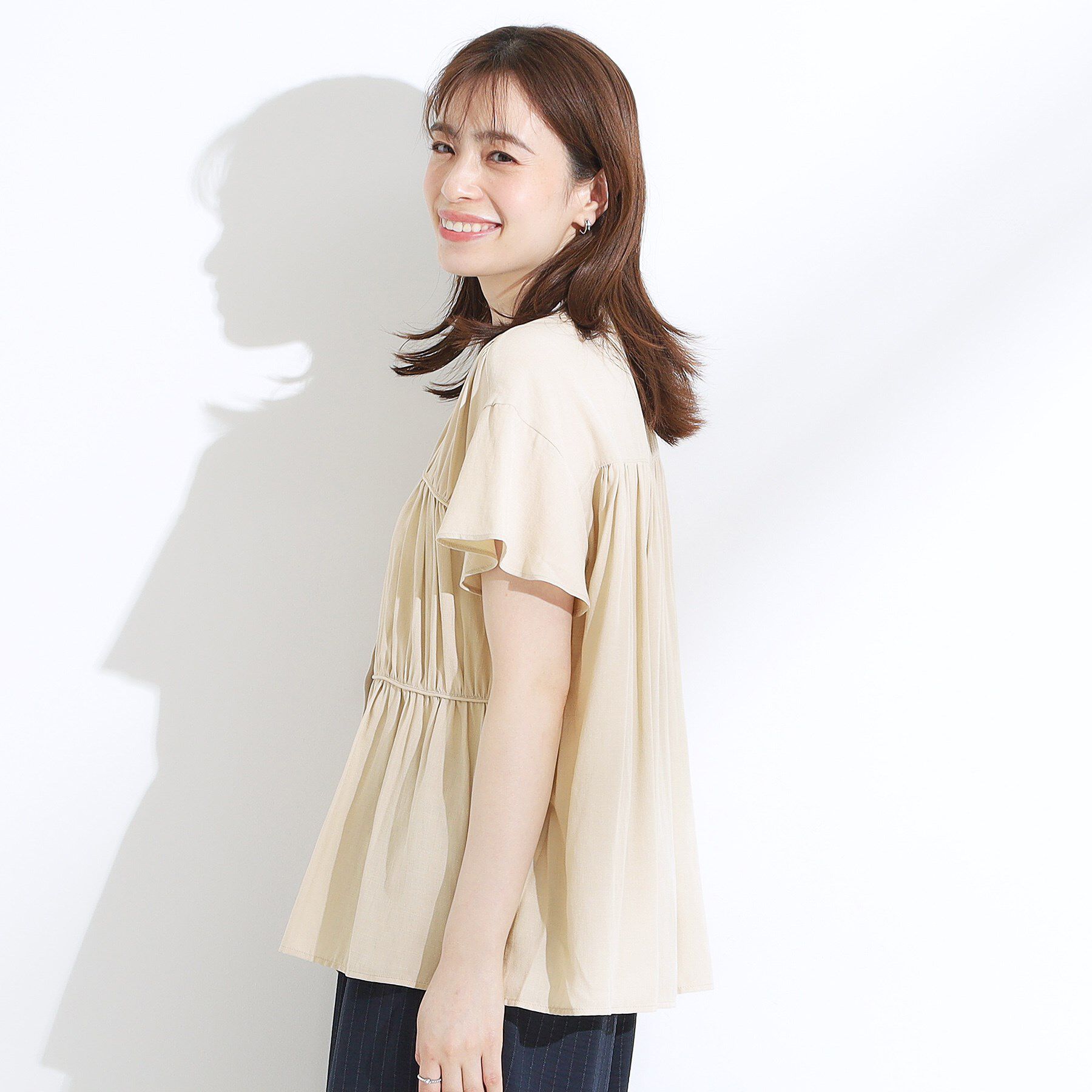 SHOO･LA･RUE「【洗える/S-LL】一枚で着映え ティアード風 ギャザーブラウス」|シャツ・ブラウス|