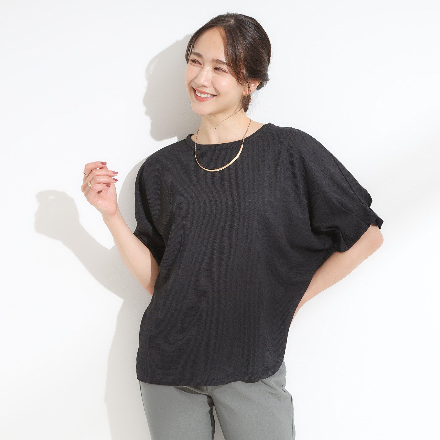 SHOO･LA･RUE「【S-LL/洗える】お袖のタックがアクセント インせず着られる さらさらドルマントップス」|Tシャツ・カットソー|