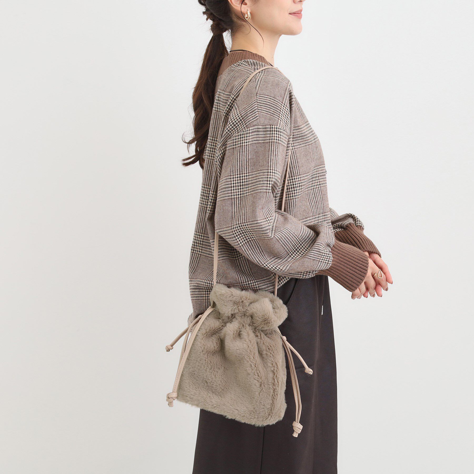 SHOO･LA･RUE「フェイクファー巾着ショルダーバッグ」|ショルダー・メッセンジャー|トープ(054)