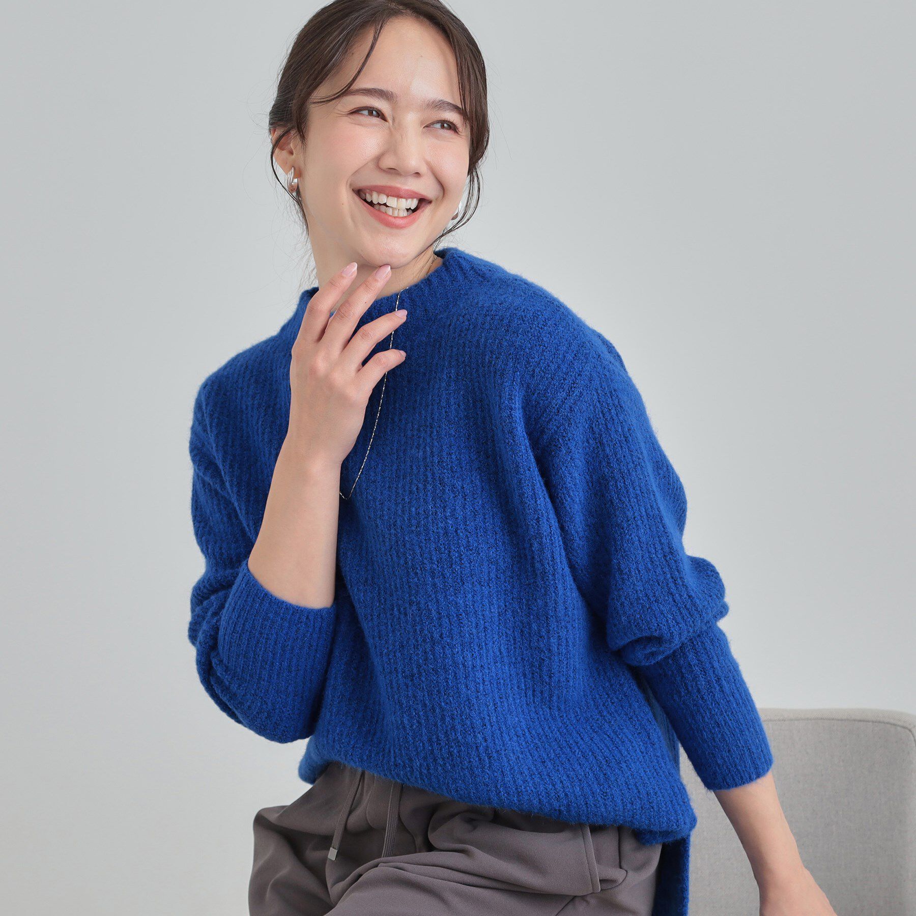 SHOO･LA･RUE「【S-LL/洗濯機可】ふわふわが魅力 ハイネックニットプルオーバー」|ニット・セーター|ブルー(093)