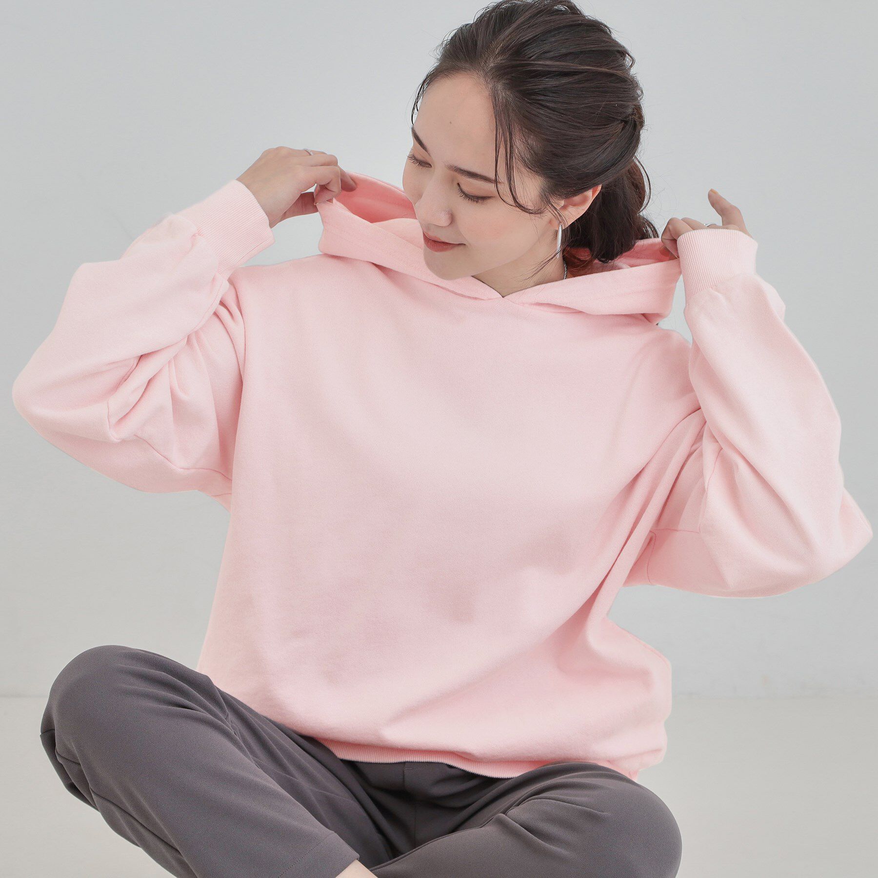 SHOO･LA･RUE「【洗濯機可】ポケット付きが嬉しい ケミカル加工フーディ―」|パーカー|ライトピンク(070