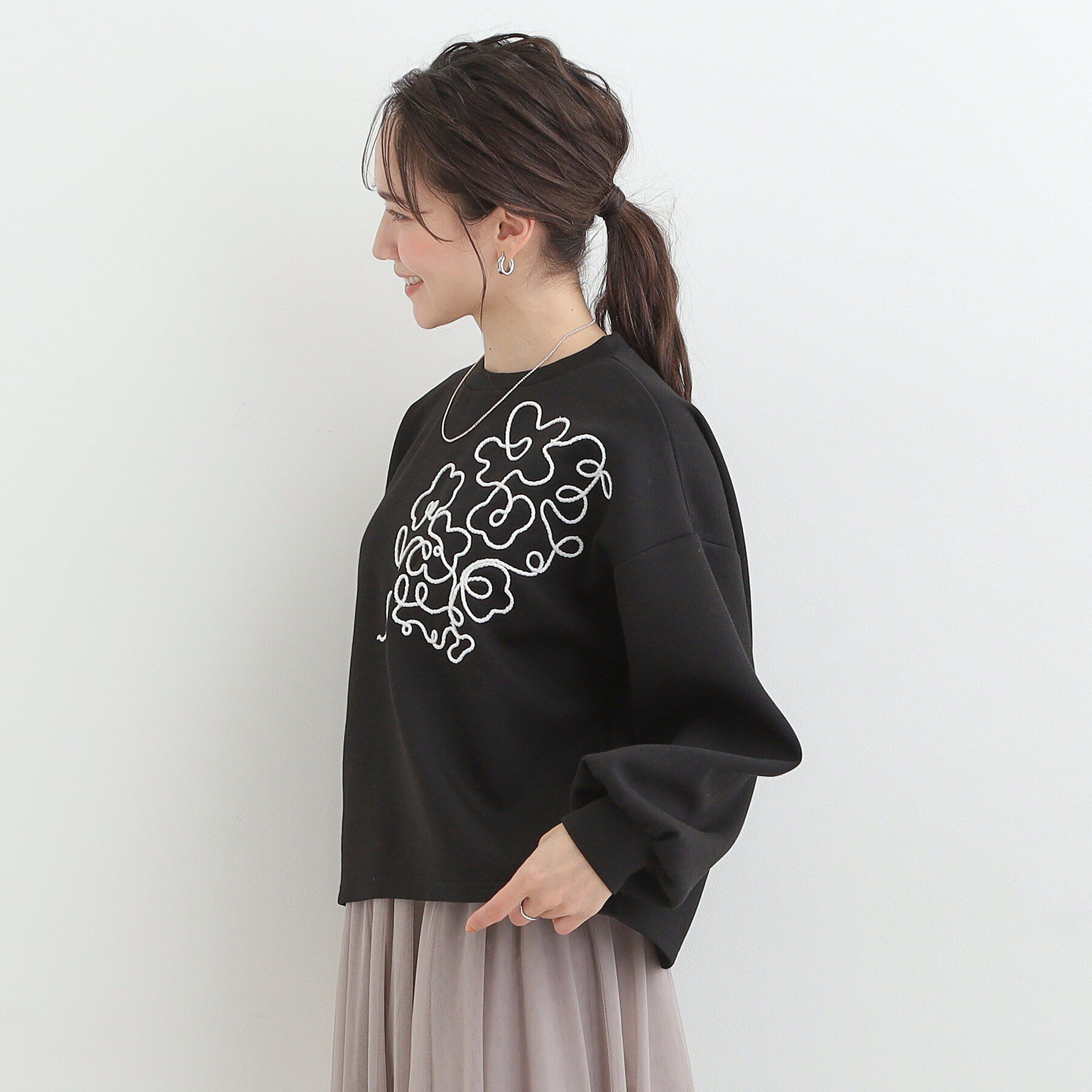 SHOO･LA･RUE「【S-LL】美しいシルエット お花ロープ刺繍ダンボールトップス」|Tシャツ・カットソー|