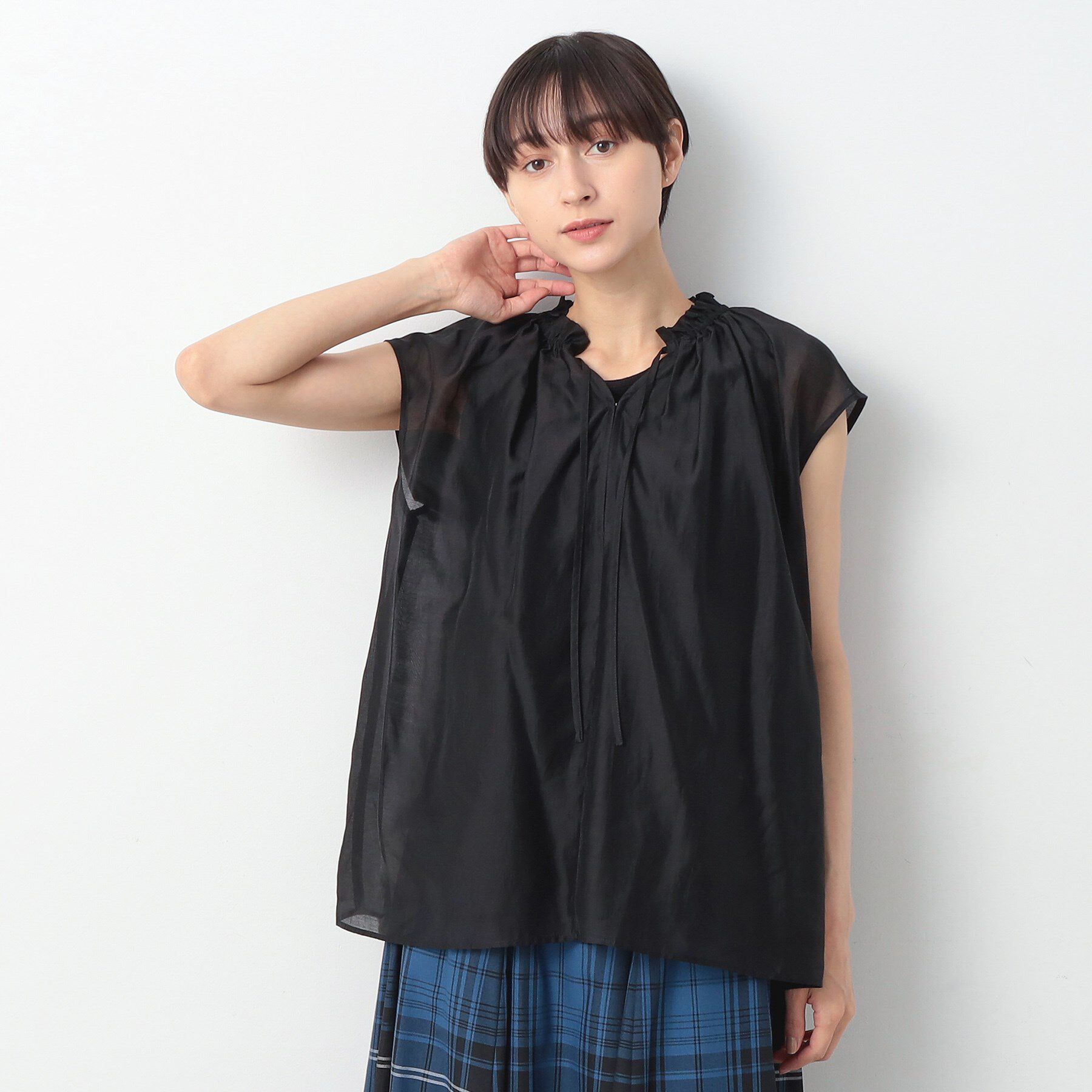 Dessin「【洗える】フリルネックブラウス」|シャツ・ブラウス|