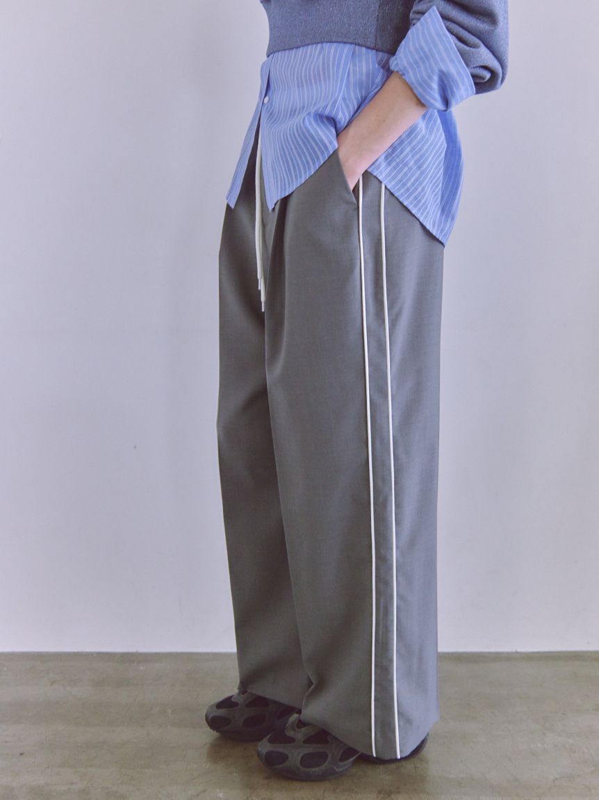 emmi atelier「イージーケアサイドラインパンツ」|チノ|