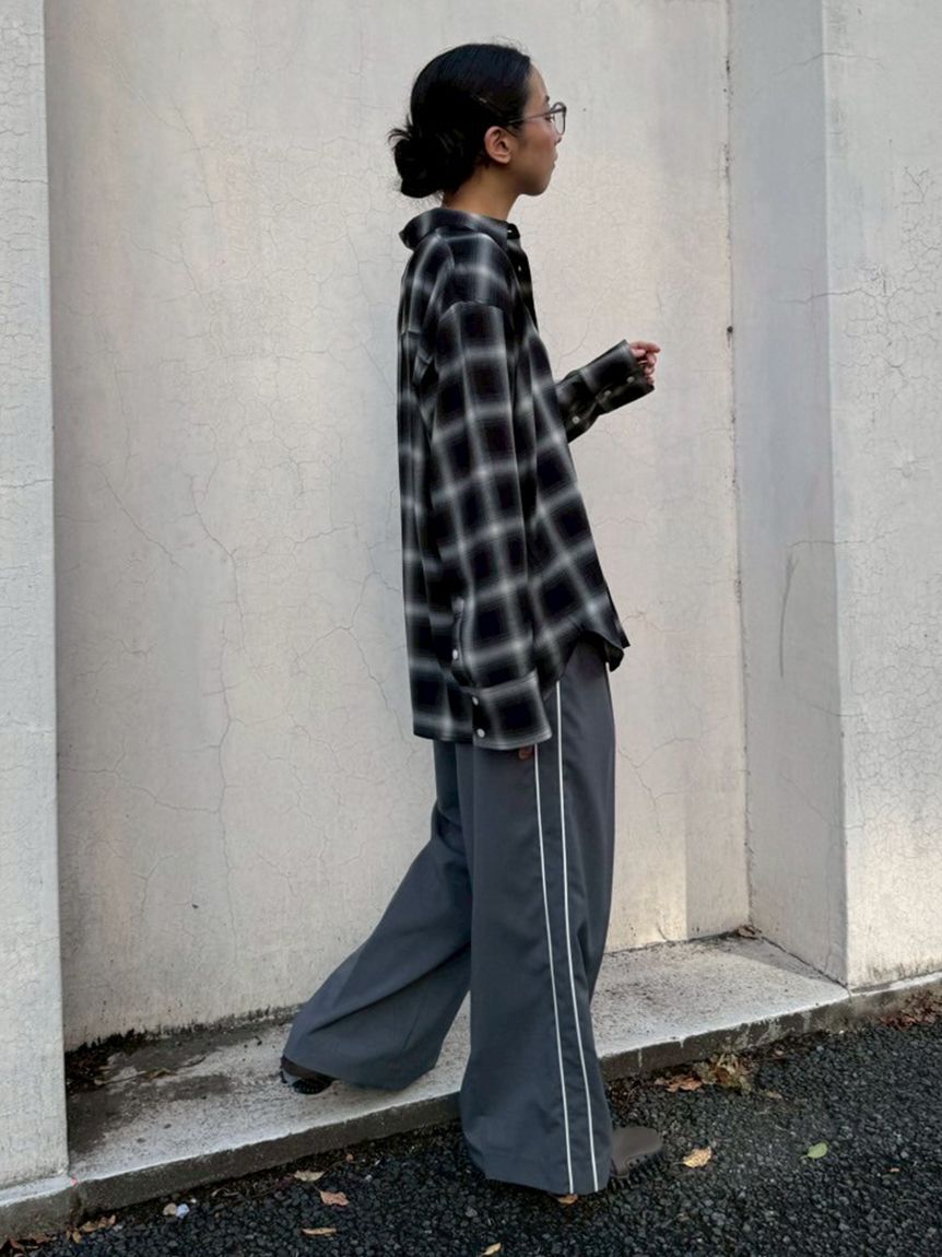 emmi atelier「イージーケアサイドラインパンツ」|チノ|