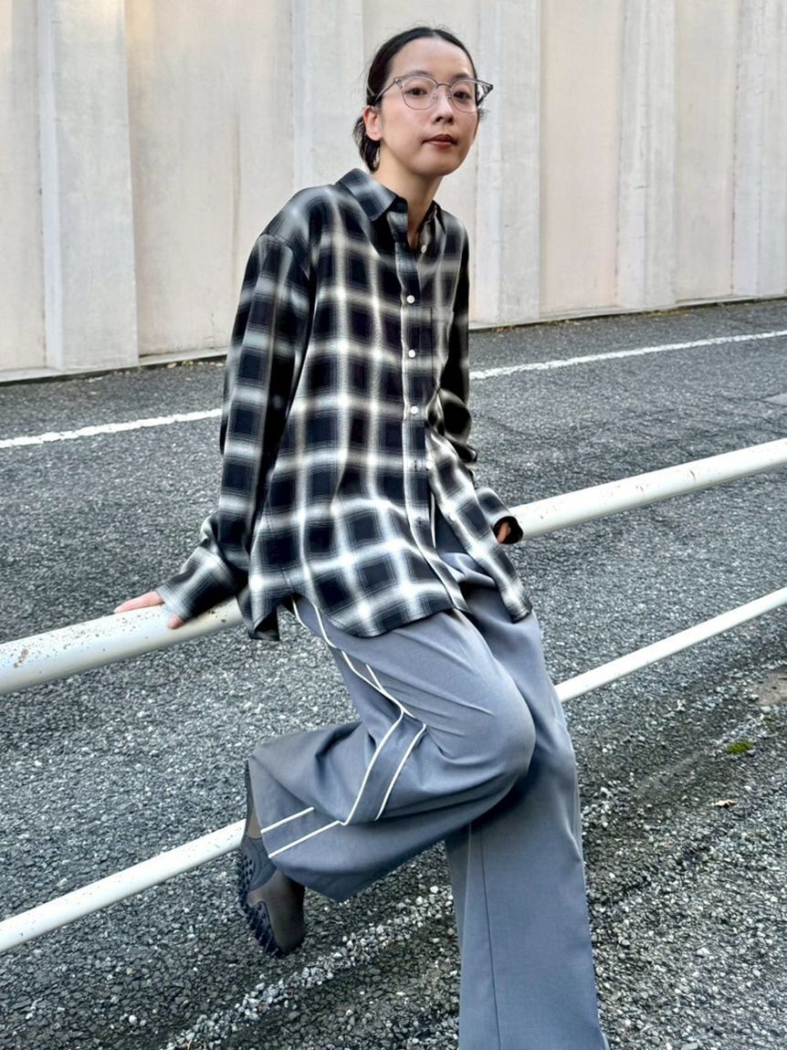 emmi atelier「イージーケアサイドラインパンツ」|チノ|