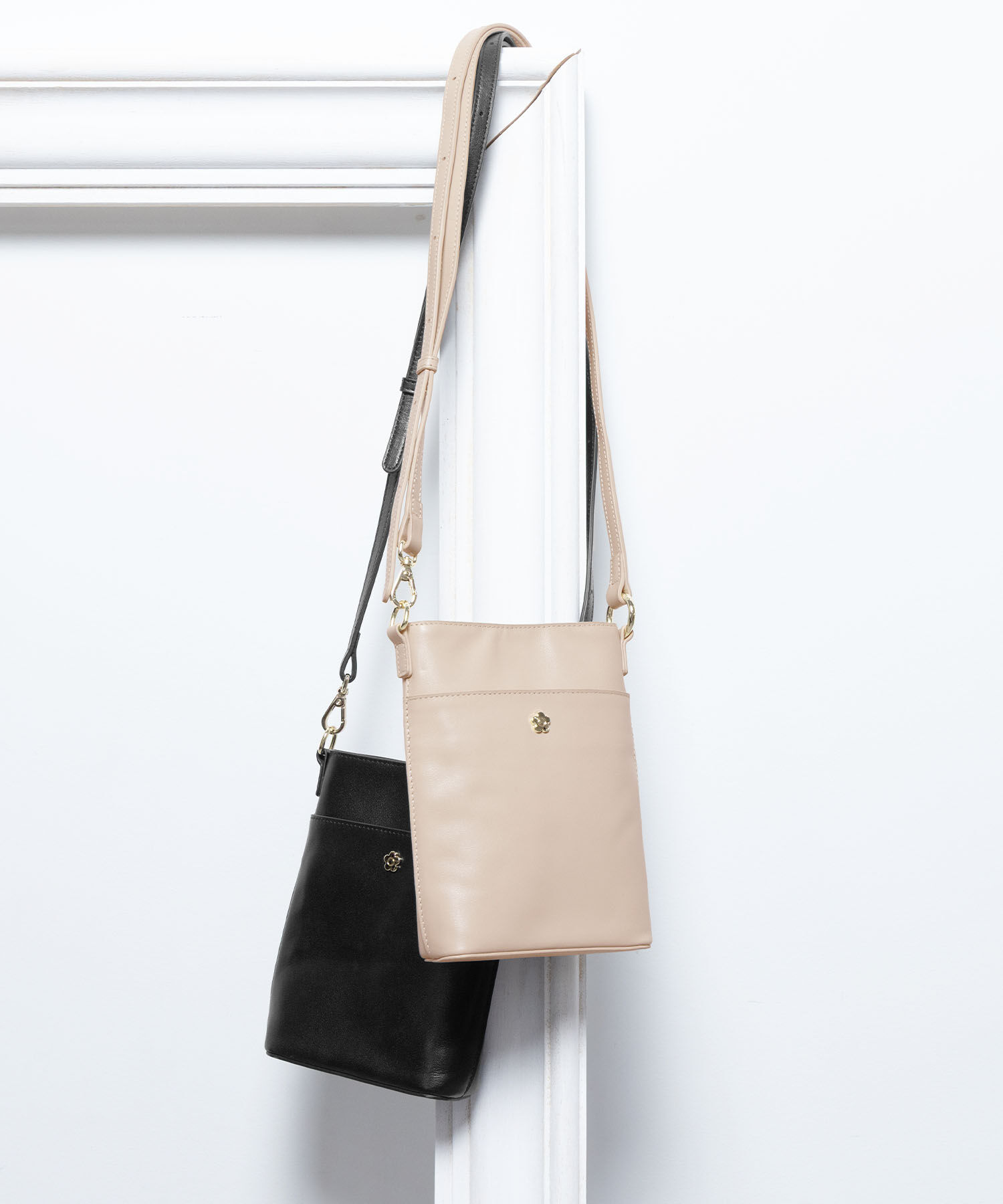 MARY QUANT「スムースレザー モバイルショルダー」|ショルダー・メッセンジャー|