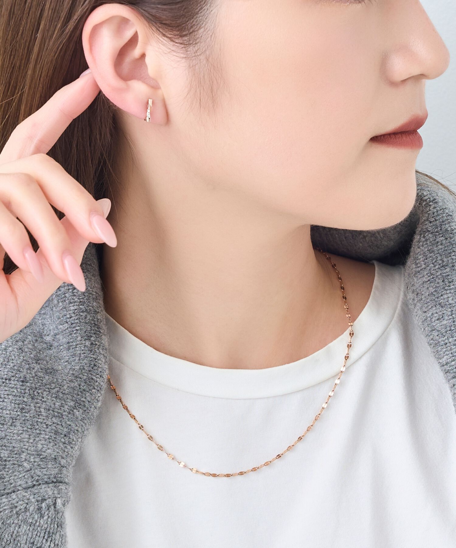 Phoebe「【痛くないシリーズ】ツイストバービジューライトフィットイヤリング　シャンパンゴールド」|イヤリング|