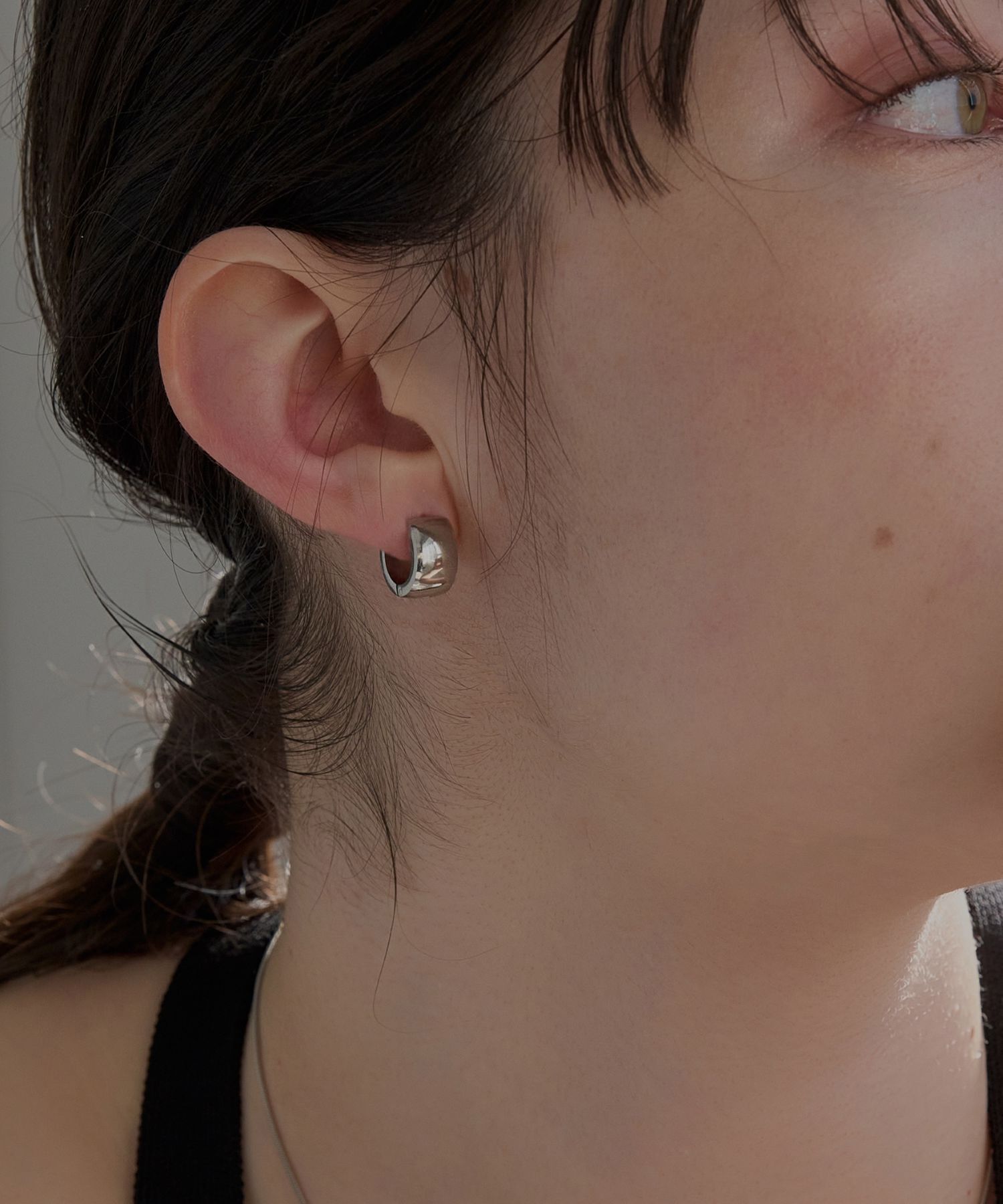  「【金属アレルギー対応】ワンタッチワイドフープミニピアス(片耳)/サージカルステンレス シルバー」|ピアス|