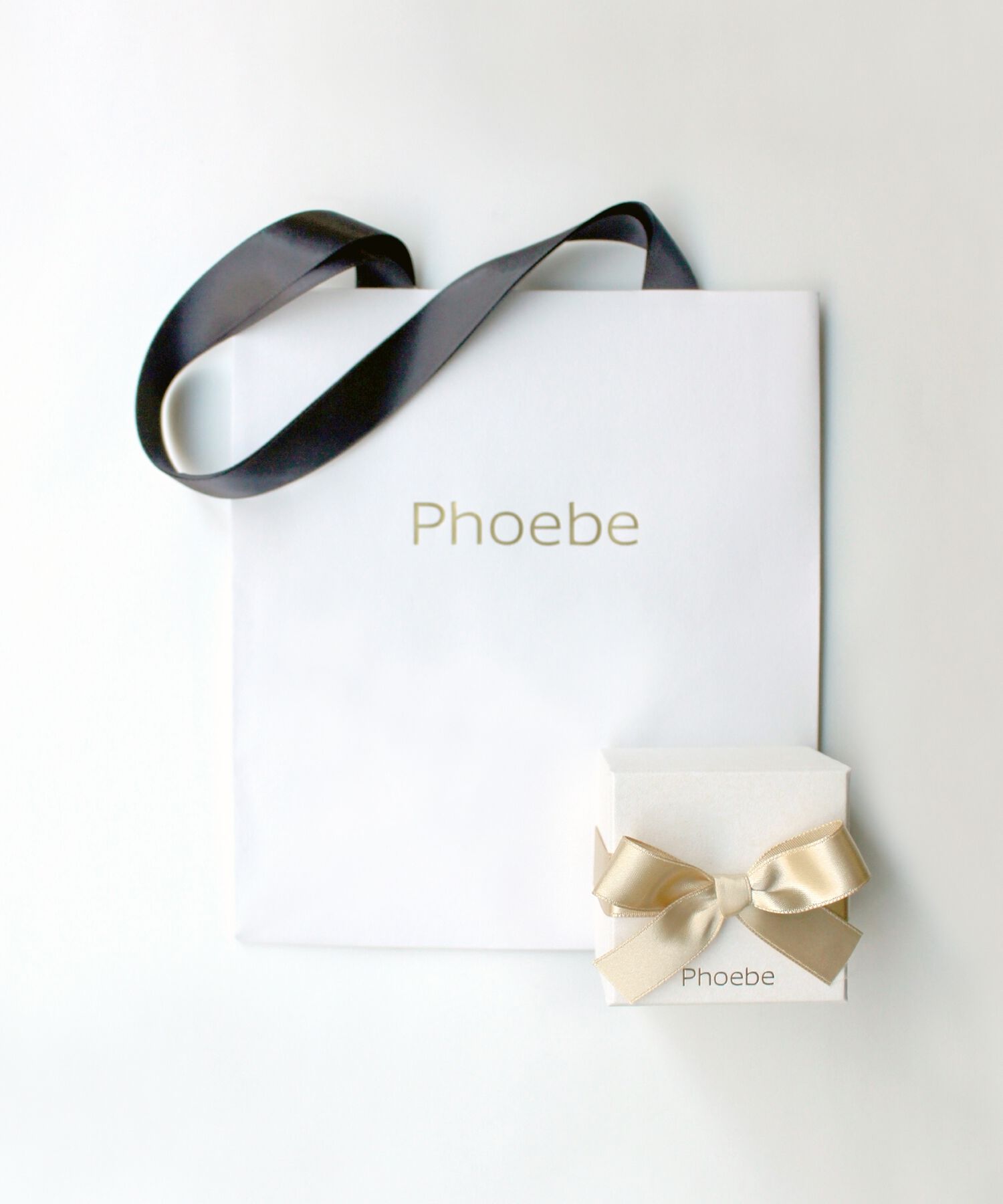 Phoebe「【数量限定】クロスネックレス&ビジューフープピアスセット/BOX&ショッパー付き」|ネックレス|