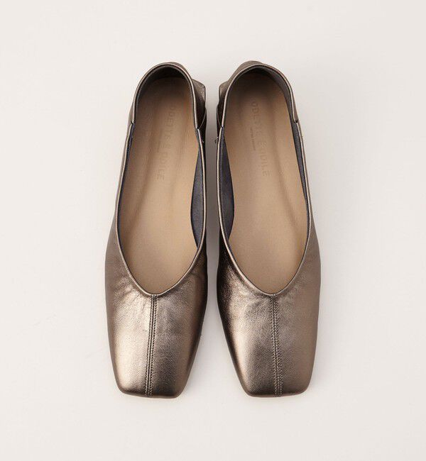 ODETTE E ODILE「スクエアセンターシーム フラット25&darr;&uarr;」|パンプス|SILVER