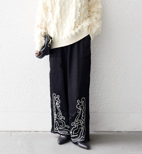 SHIPS any「SHIPS any:〈洗濯機可能〉サテン 刺繍 ストレート イージー パンツ」|その他|ブラック