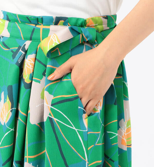 Ballsey「アイヴィーフラワープリント アシンメトリータックミディスカート」|フレア|