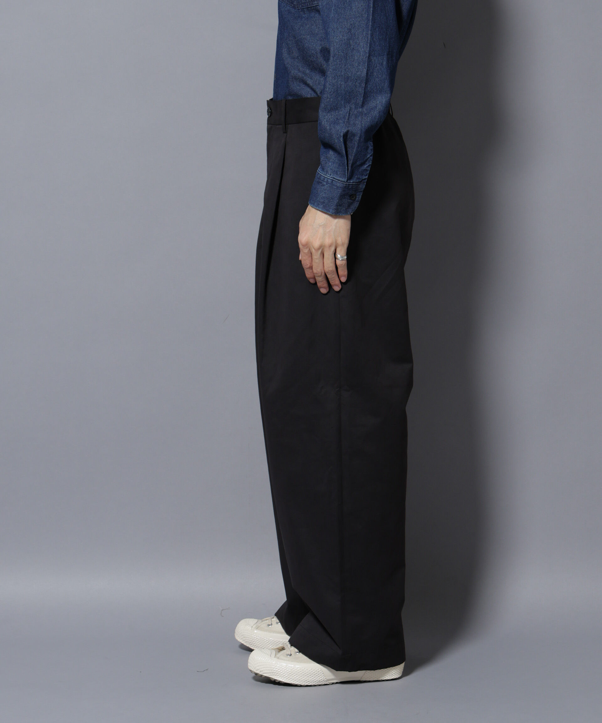 nano･universe「オイルドライクバギーパンツ」|チノ|