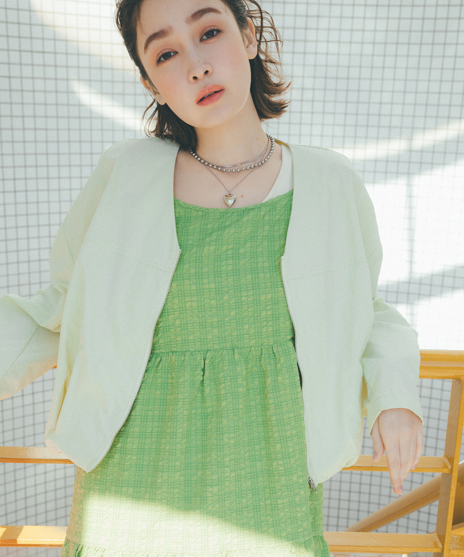 VIS「Vネックボリュームギャザーブルゾン【UVケア・撥水】」|ブルゾン・スタジャン|