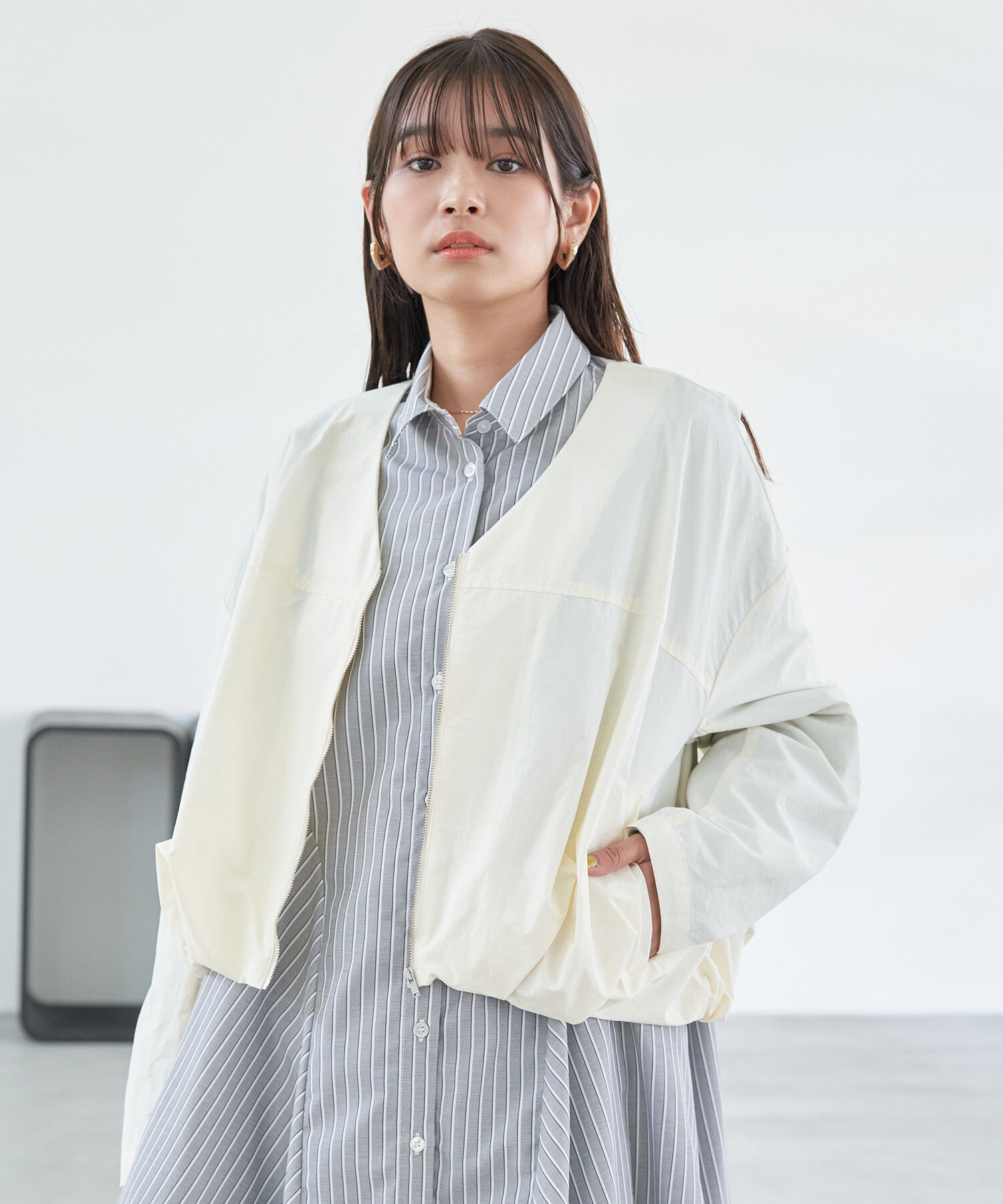 VIS「Vネックボリュームギャザーブルゾン【UVケア・撥水】」|ブルゾン・スタジャン|