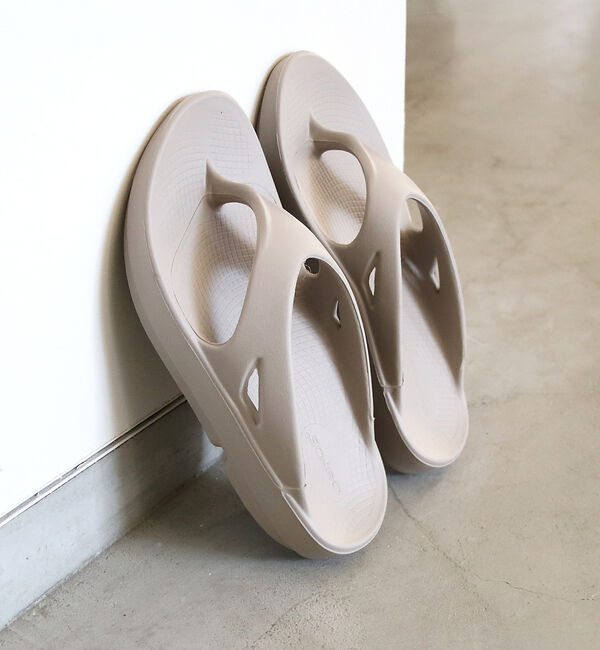 Rouge vif「【OOFOS/ウーフォス】O Original / リカバリーサンダル【WEB限」|サンダル|