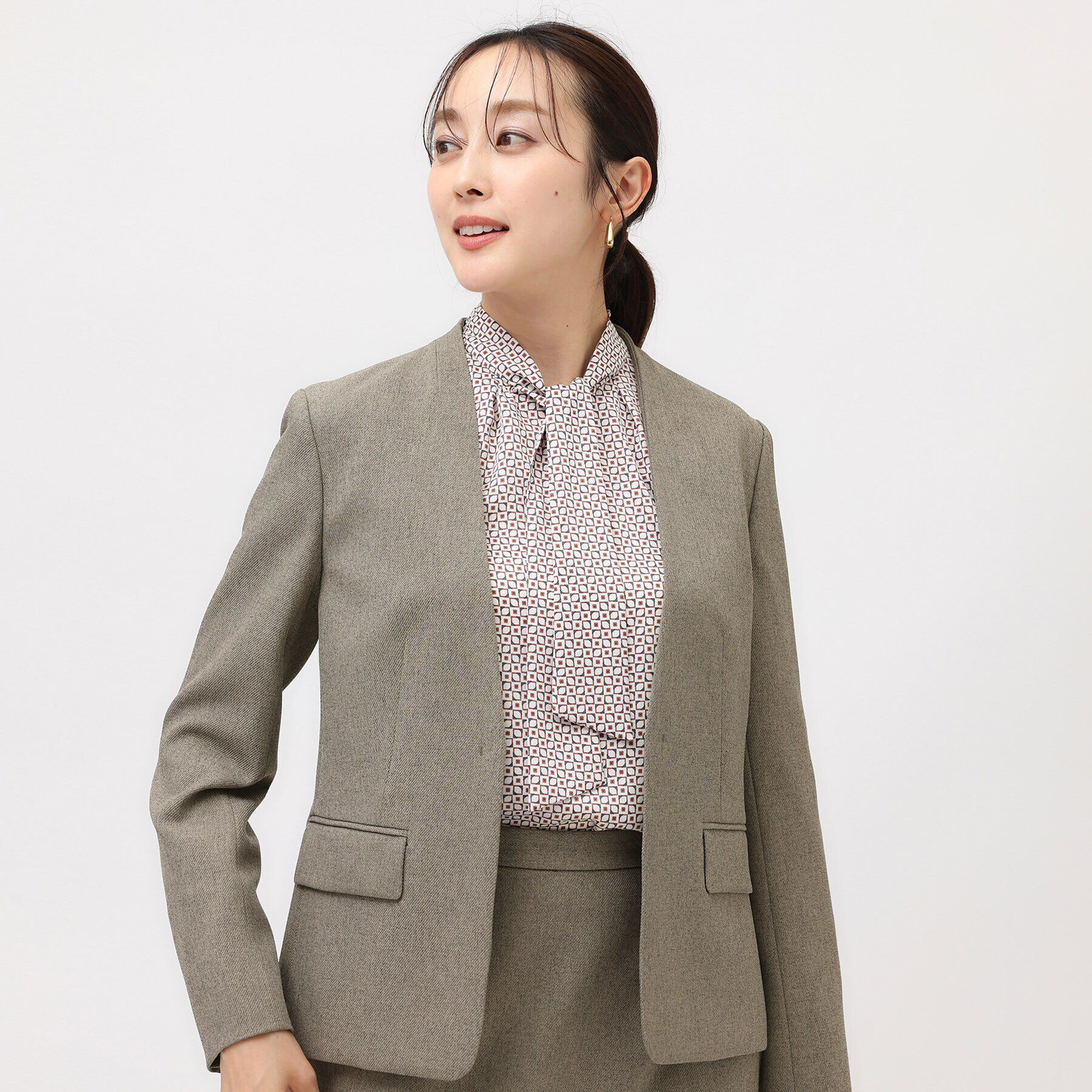 UNTITLED「【通勤スーツ/入卒/セレモニー】ウーステッドカルゼ カラーレスジャケット」|ノーカラージャケット|